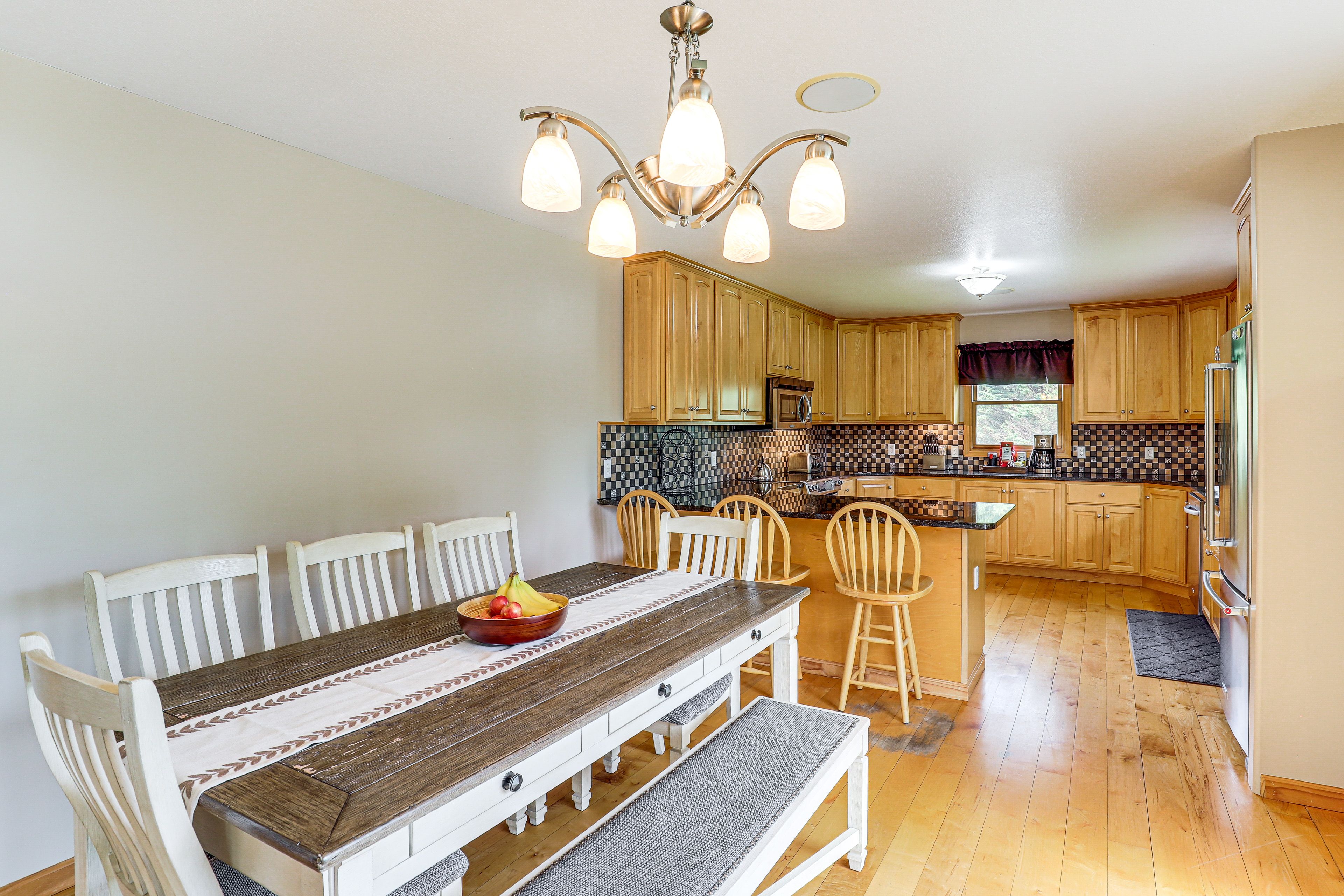 Dining Area | Dishware & Flatware