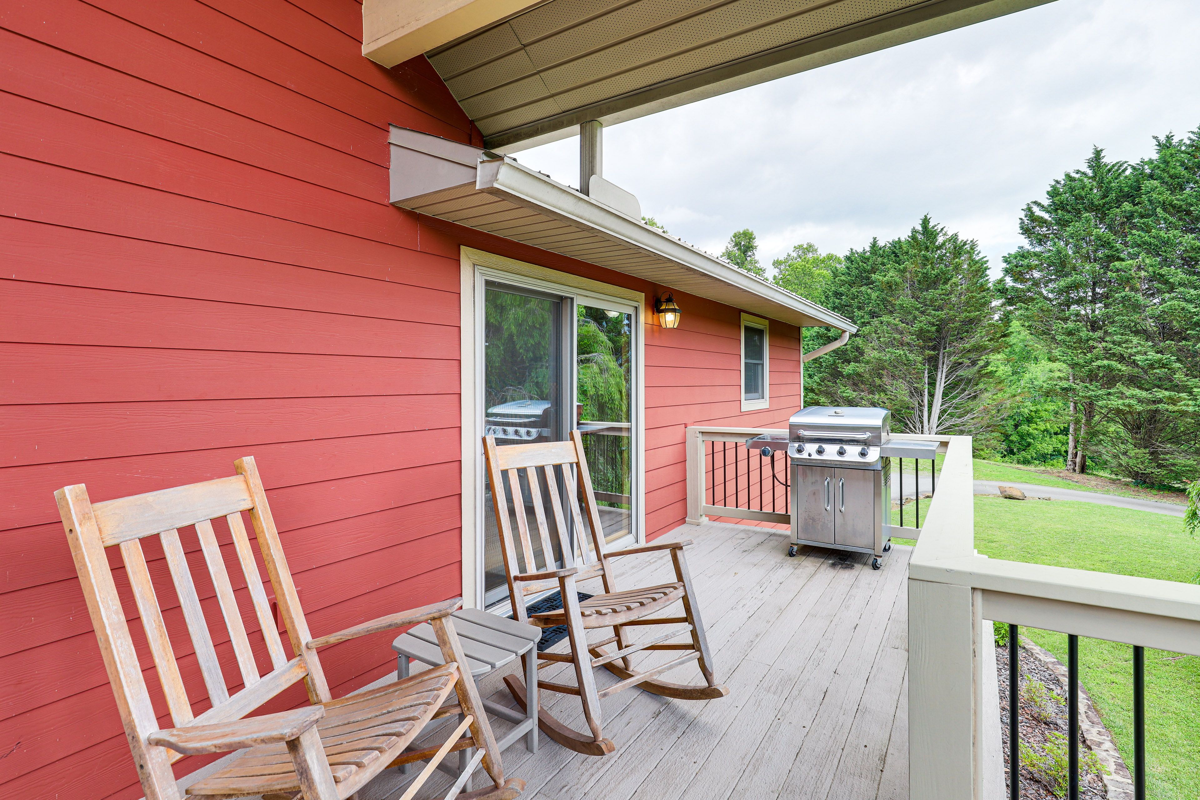 Covered Deck | Gas Grill