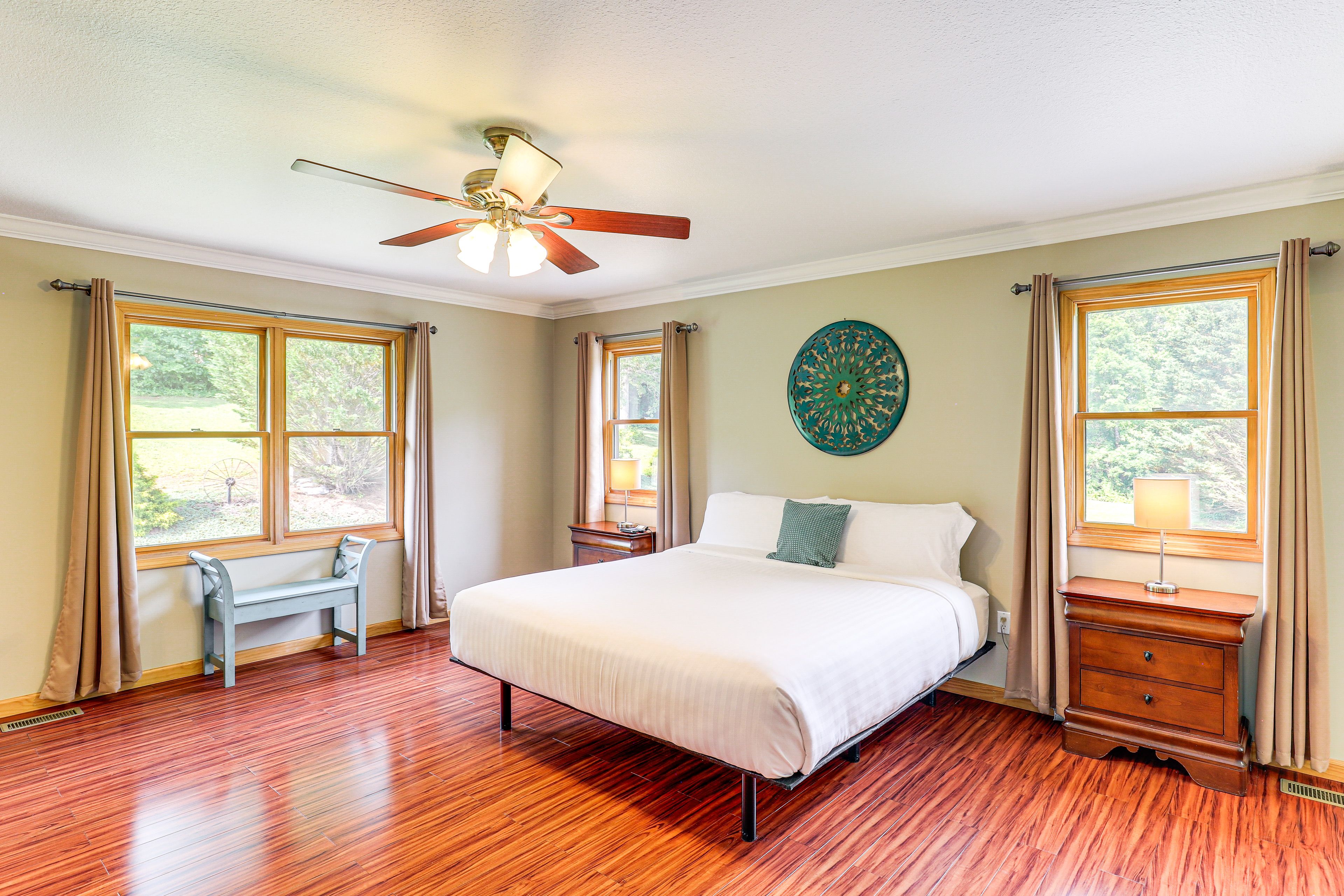 Bedroom 1 | King Bed