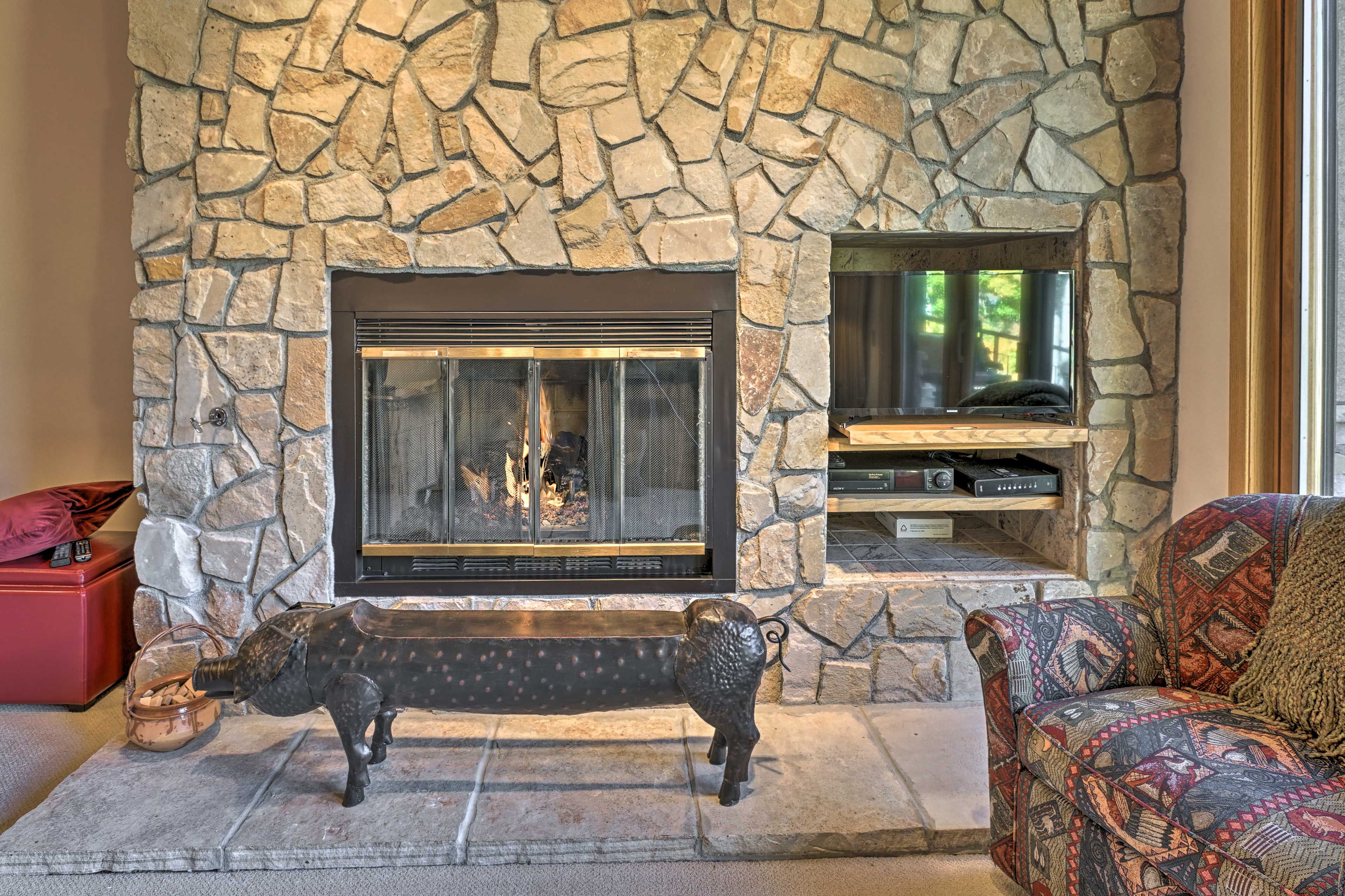 Main Living Area | Free WiFi