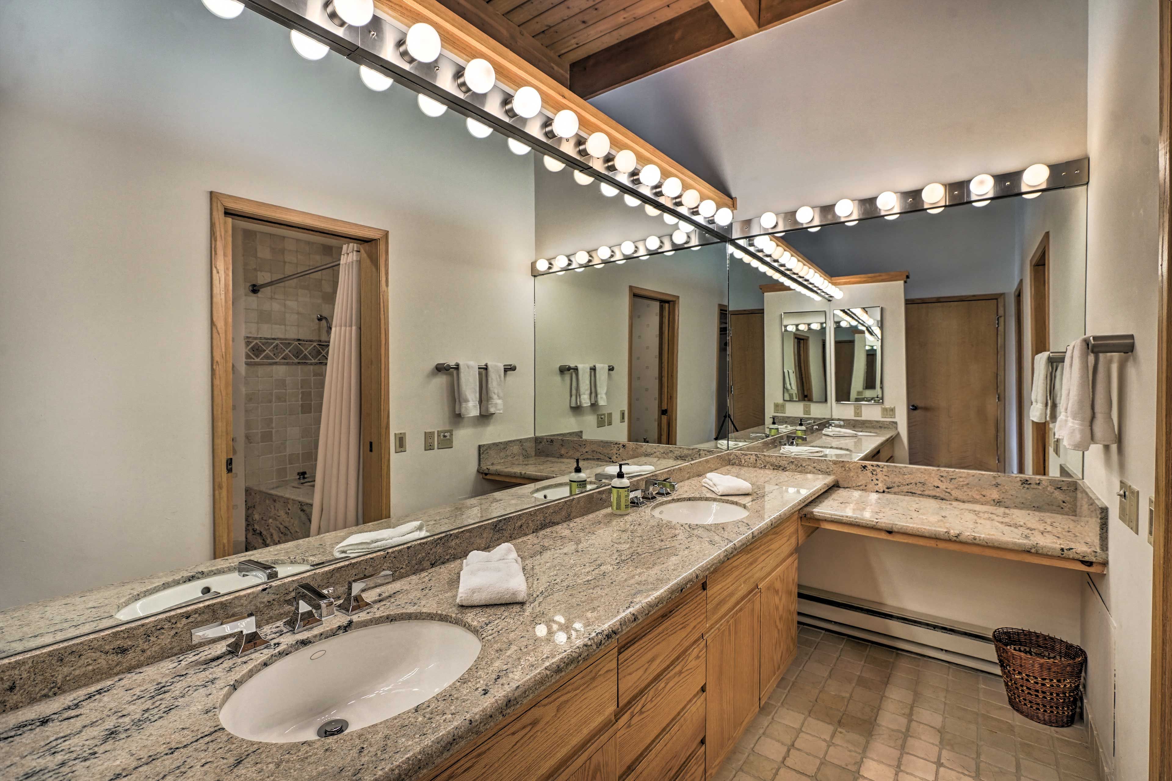 En-Suite Bathroom | Towels Provided