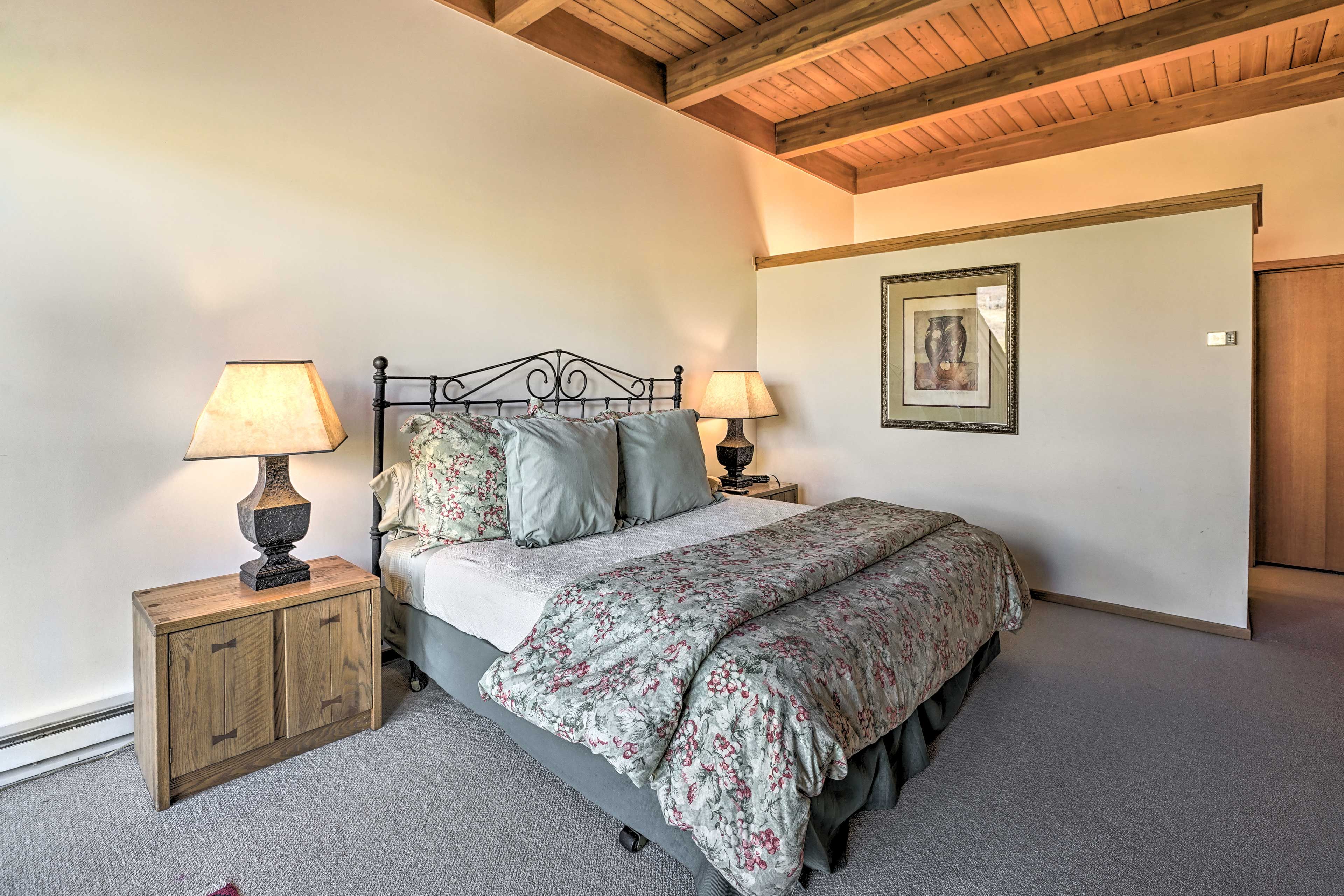 Main Bedroom | En-Suite Bathroom