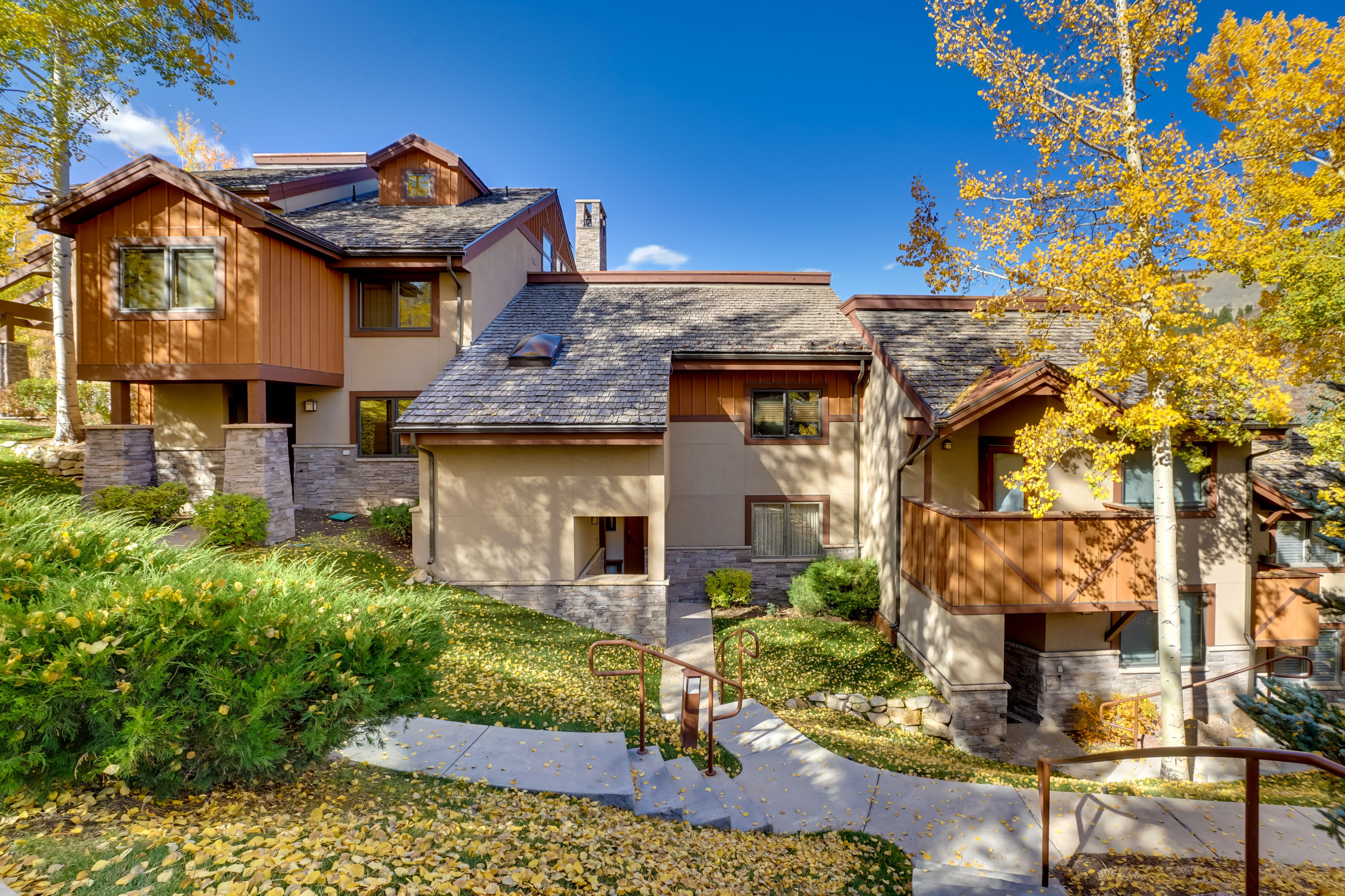 Townhome Exterior | The Ridge