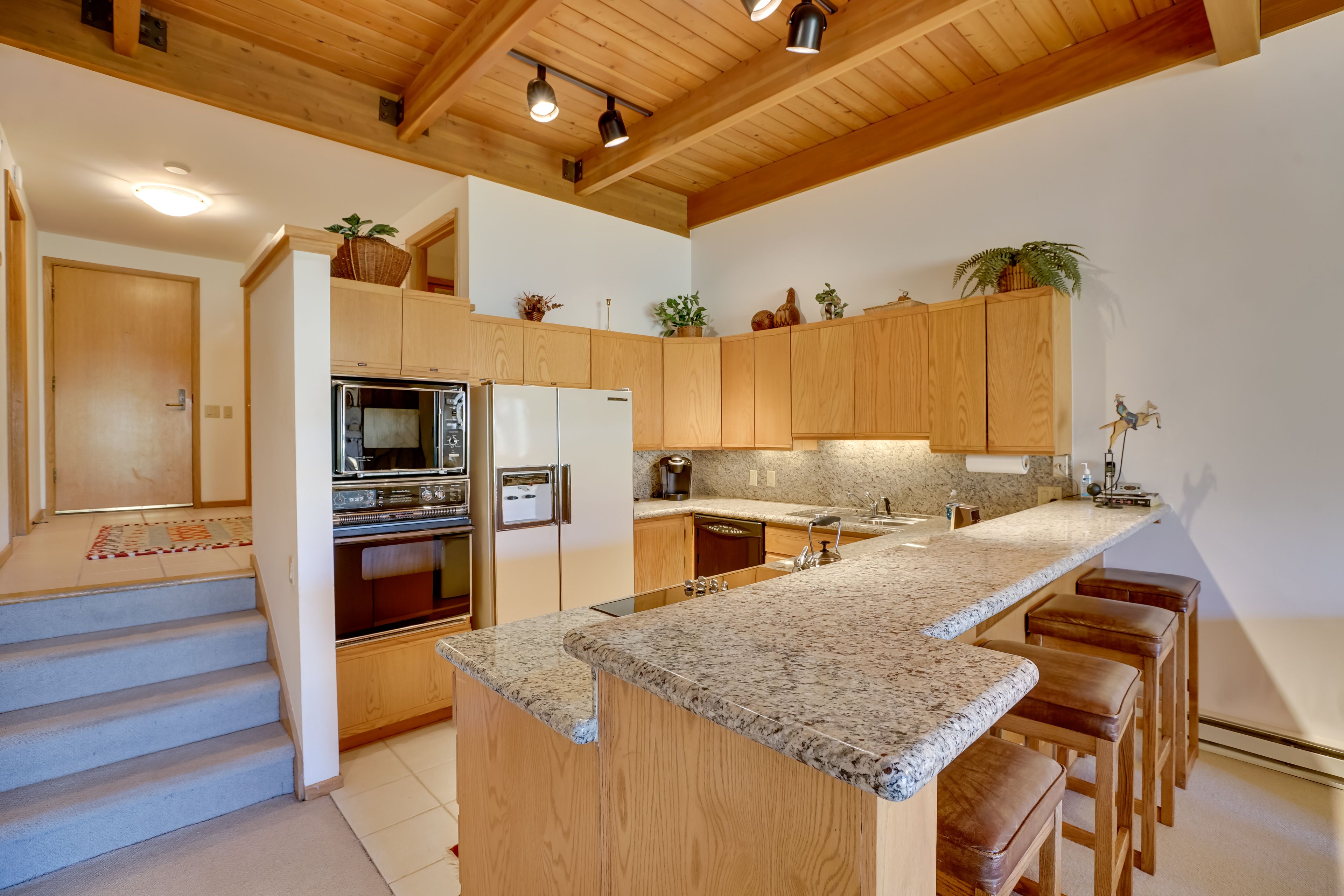 Fully Equipped Kitchen | Keurig | Cooking Basics