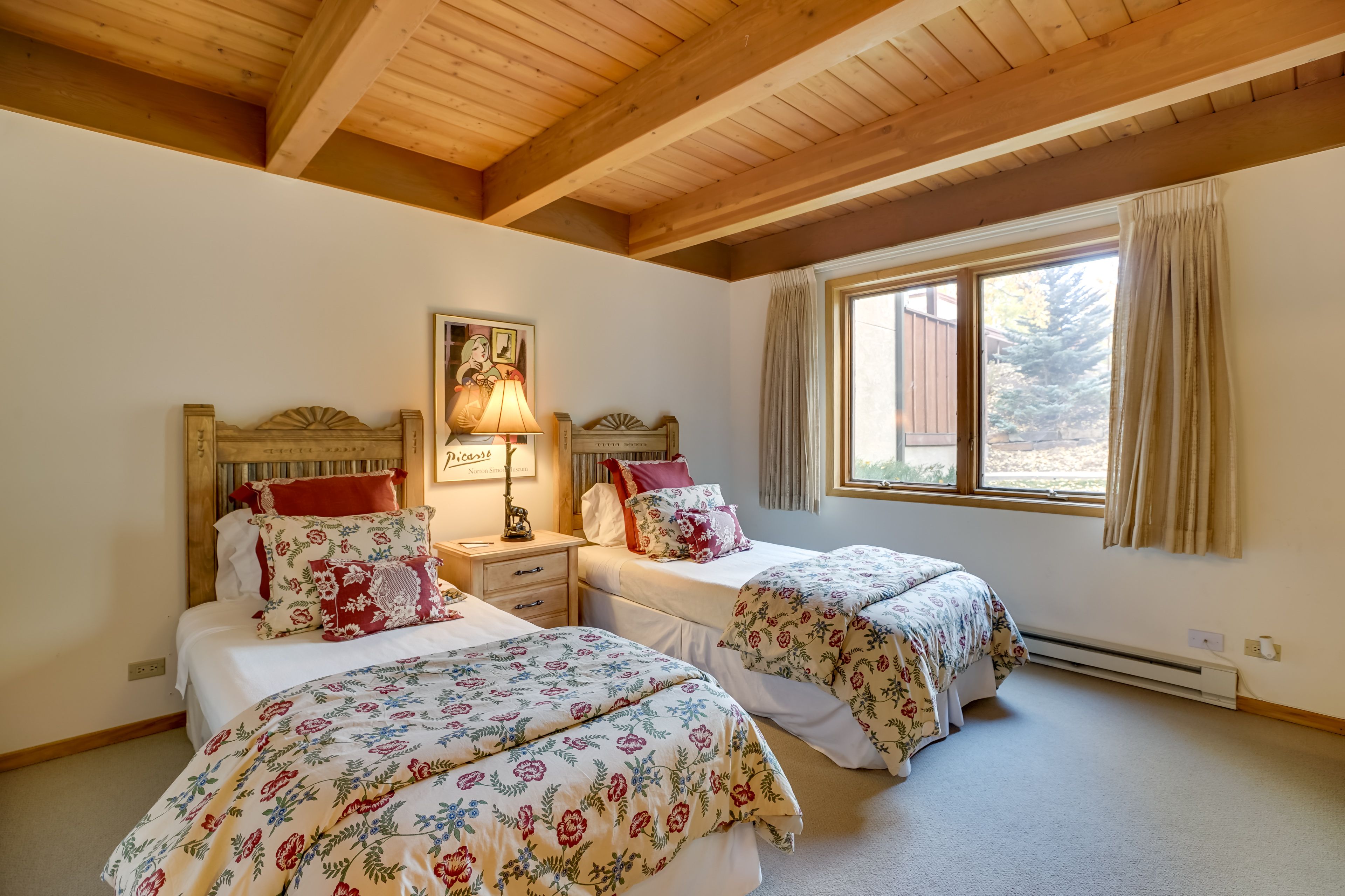 Bedroom 2 | 2 Twin Beds | En-Suite Bathroom