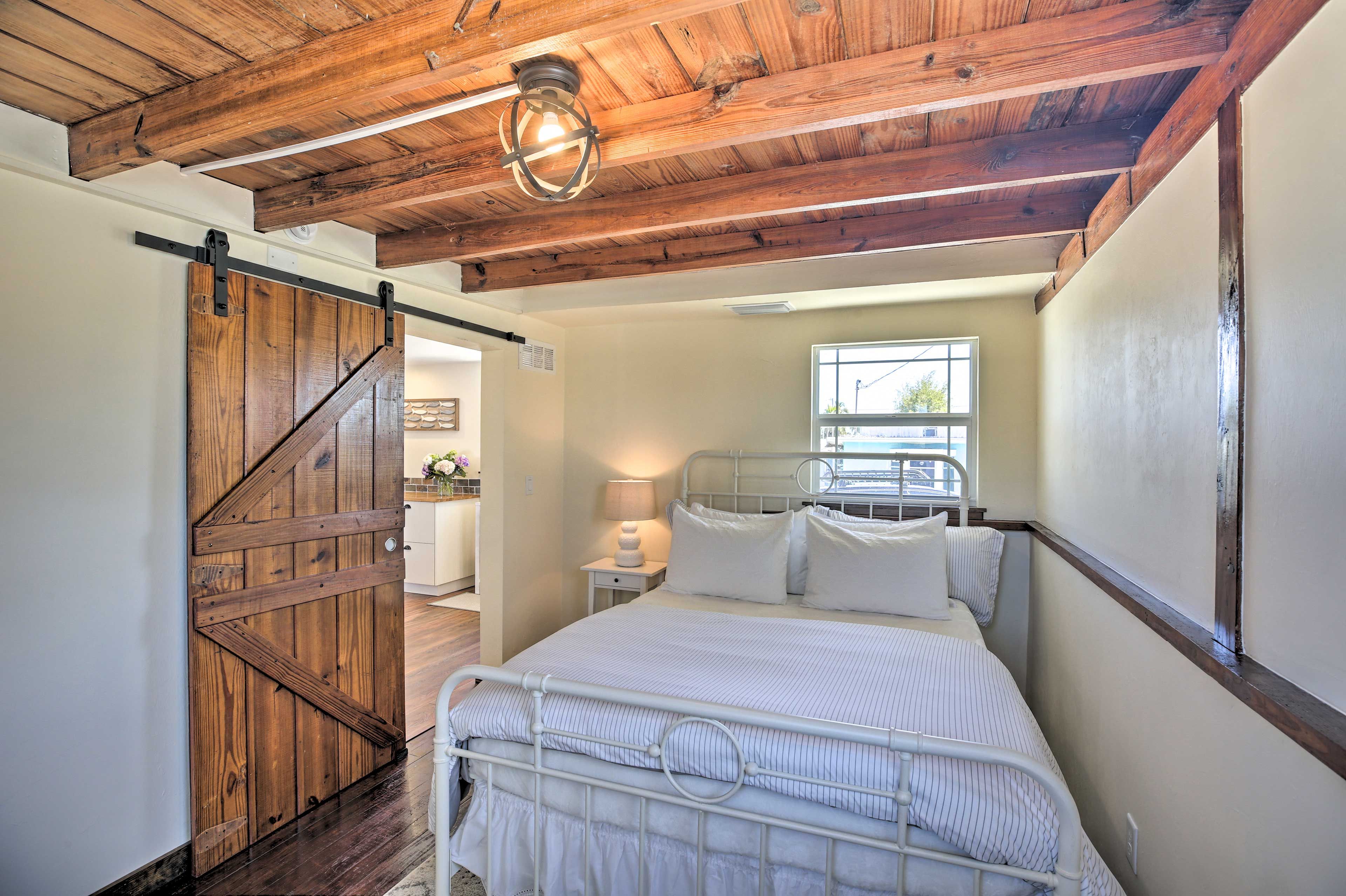 Bedroom 2 | Queen Bed