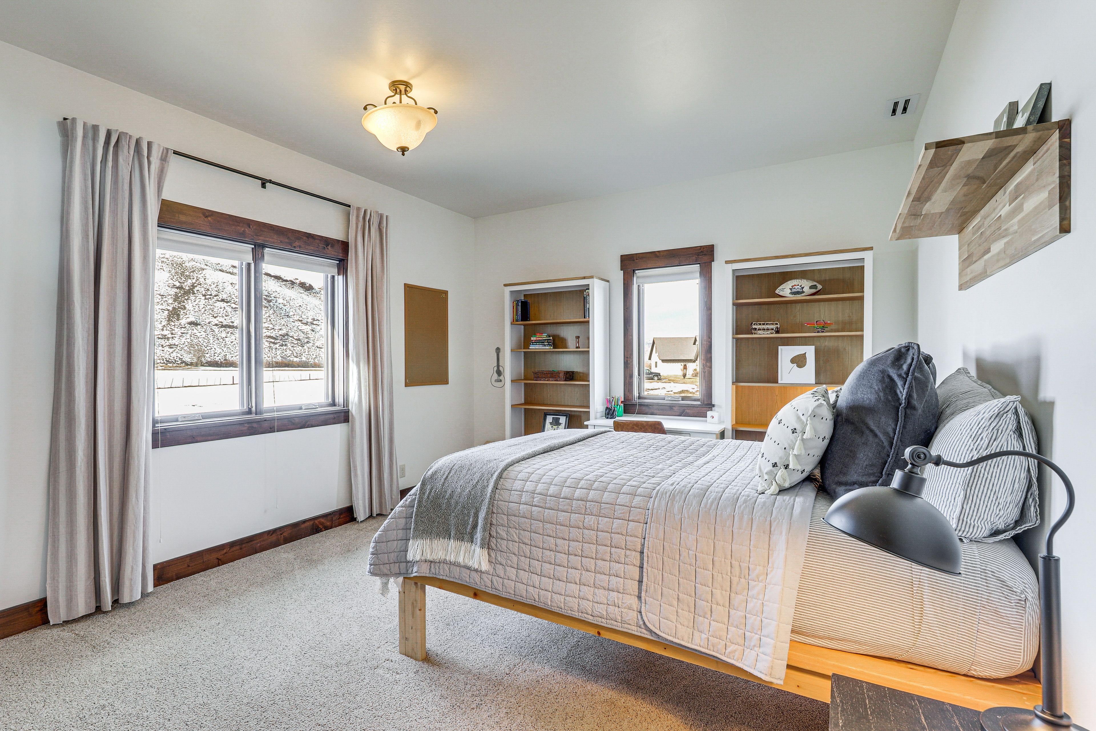 Bedroom 2 | Main Level | Queen Bed