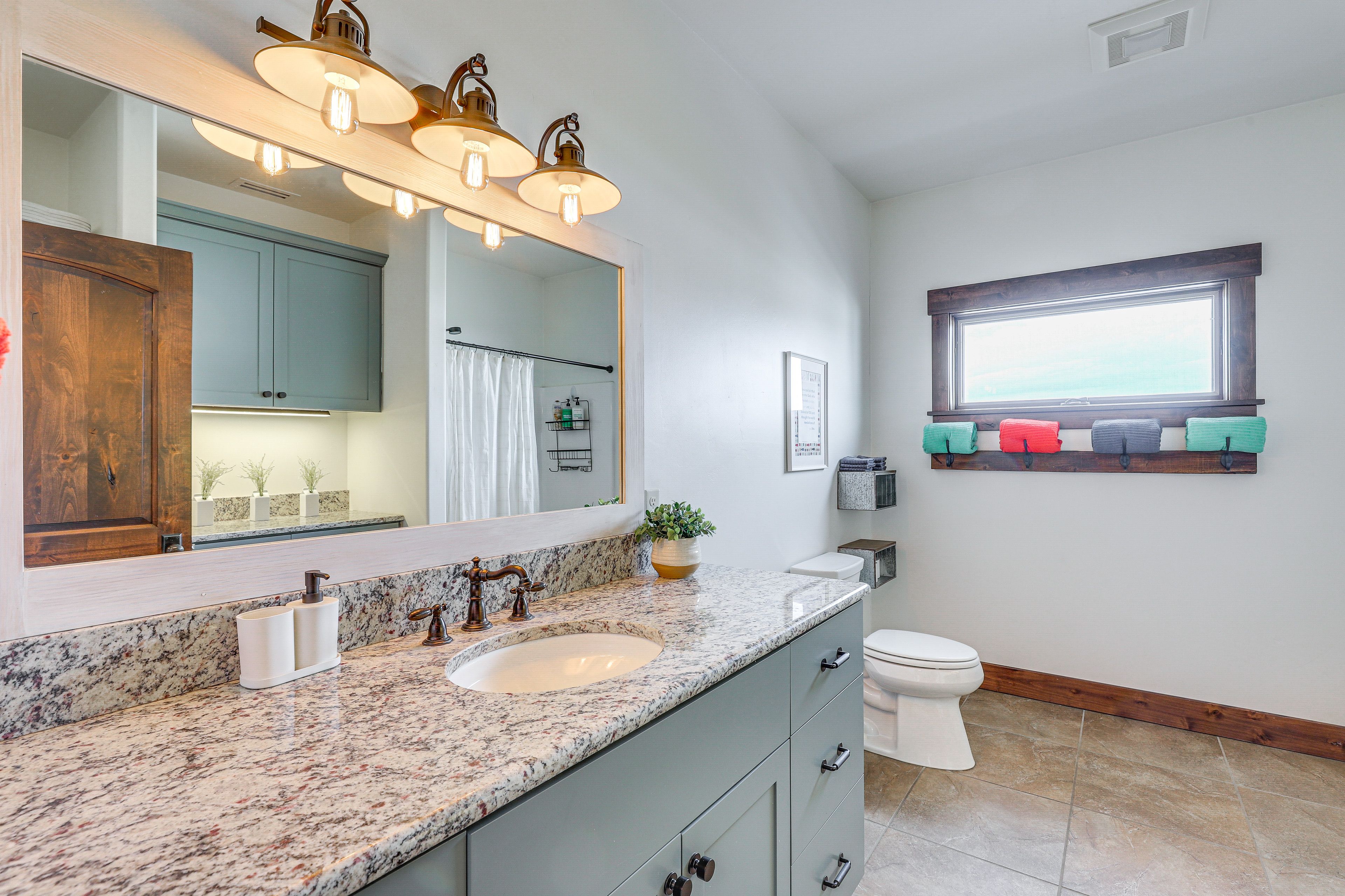 Full Bathroom | Main Level