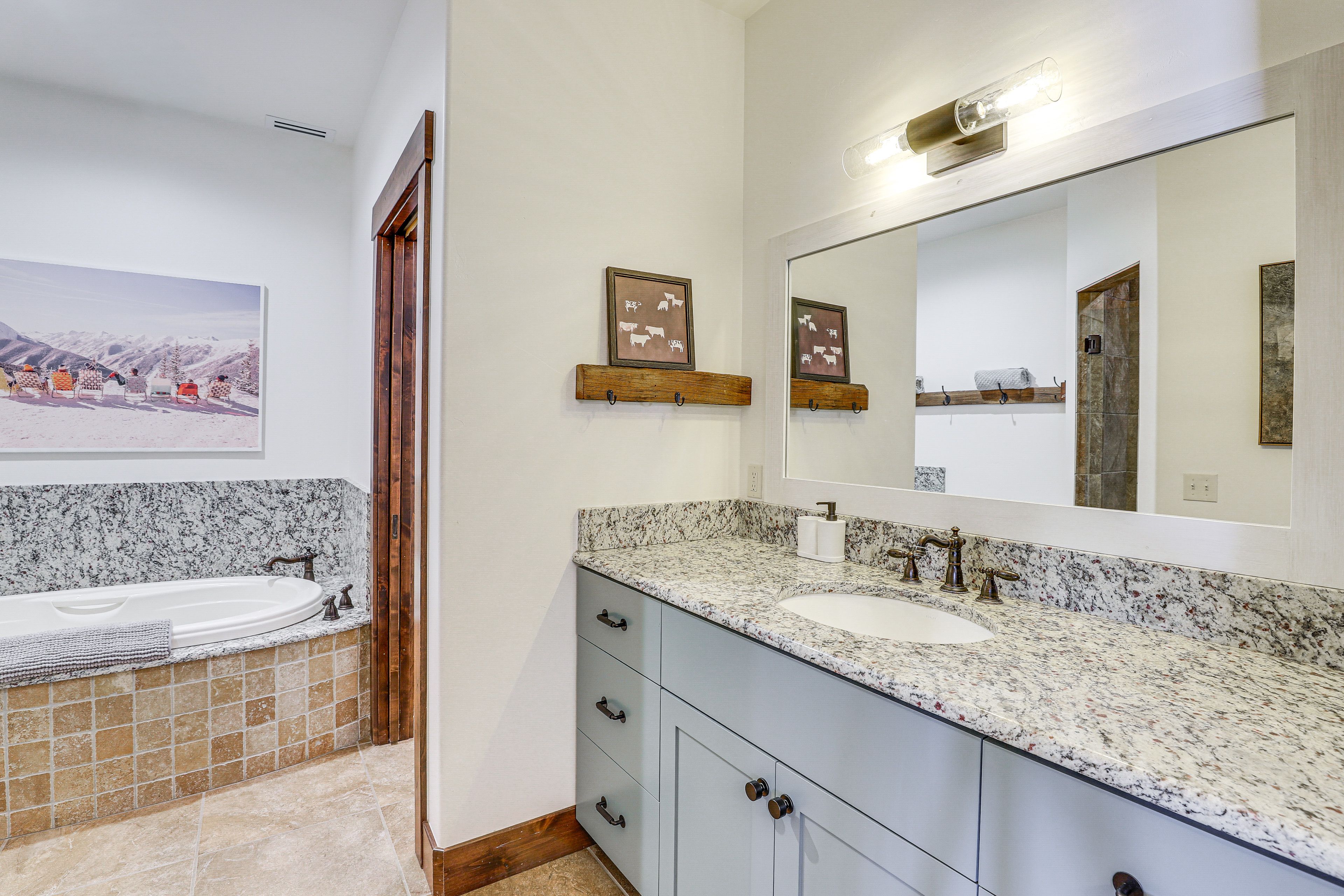 Full Bathroom | Main Level