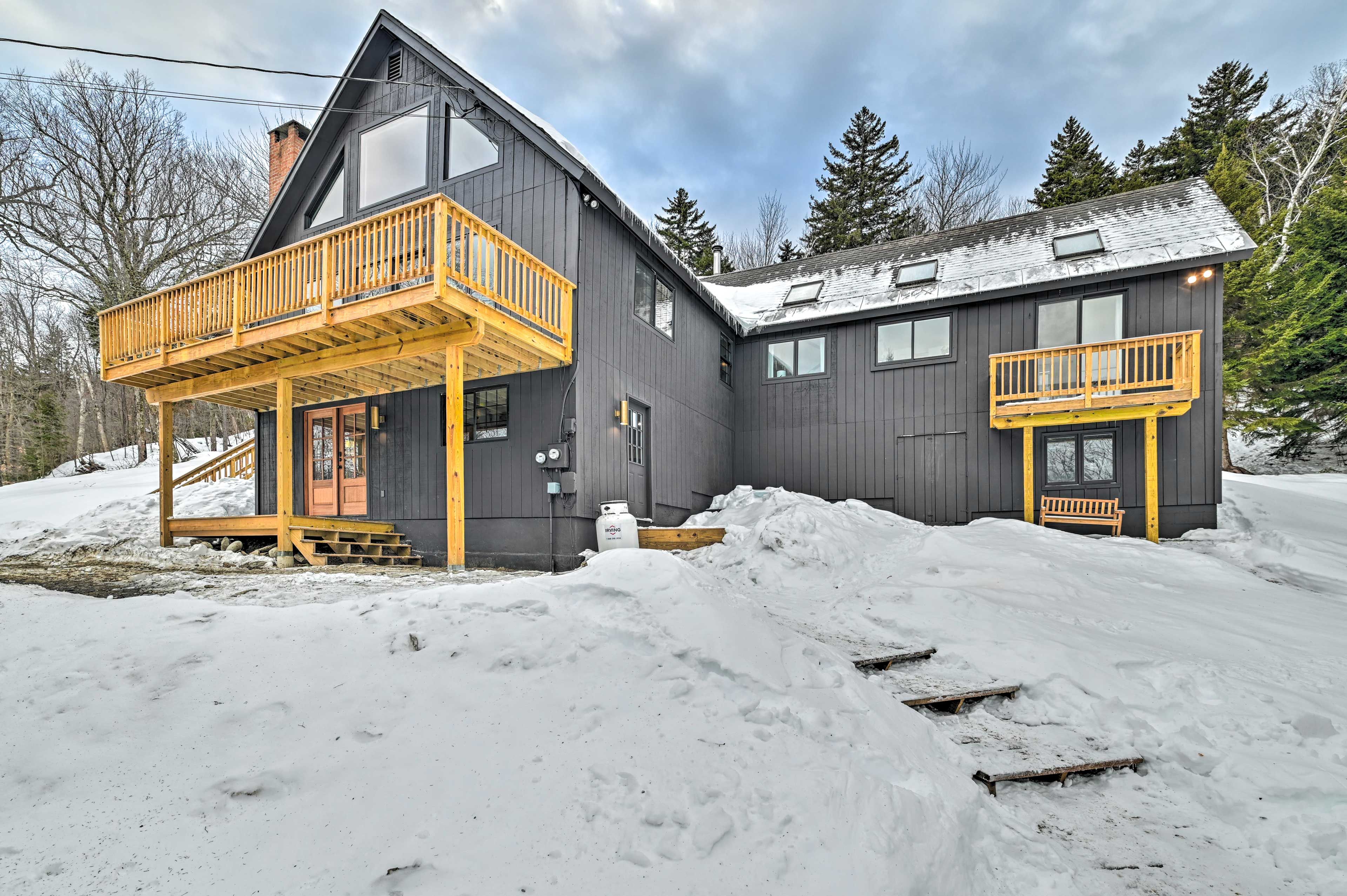 Parking | Driveway (4 Vehicles) | EV Charging Available