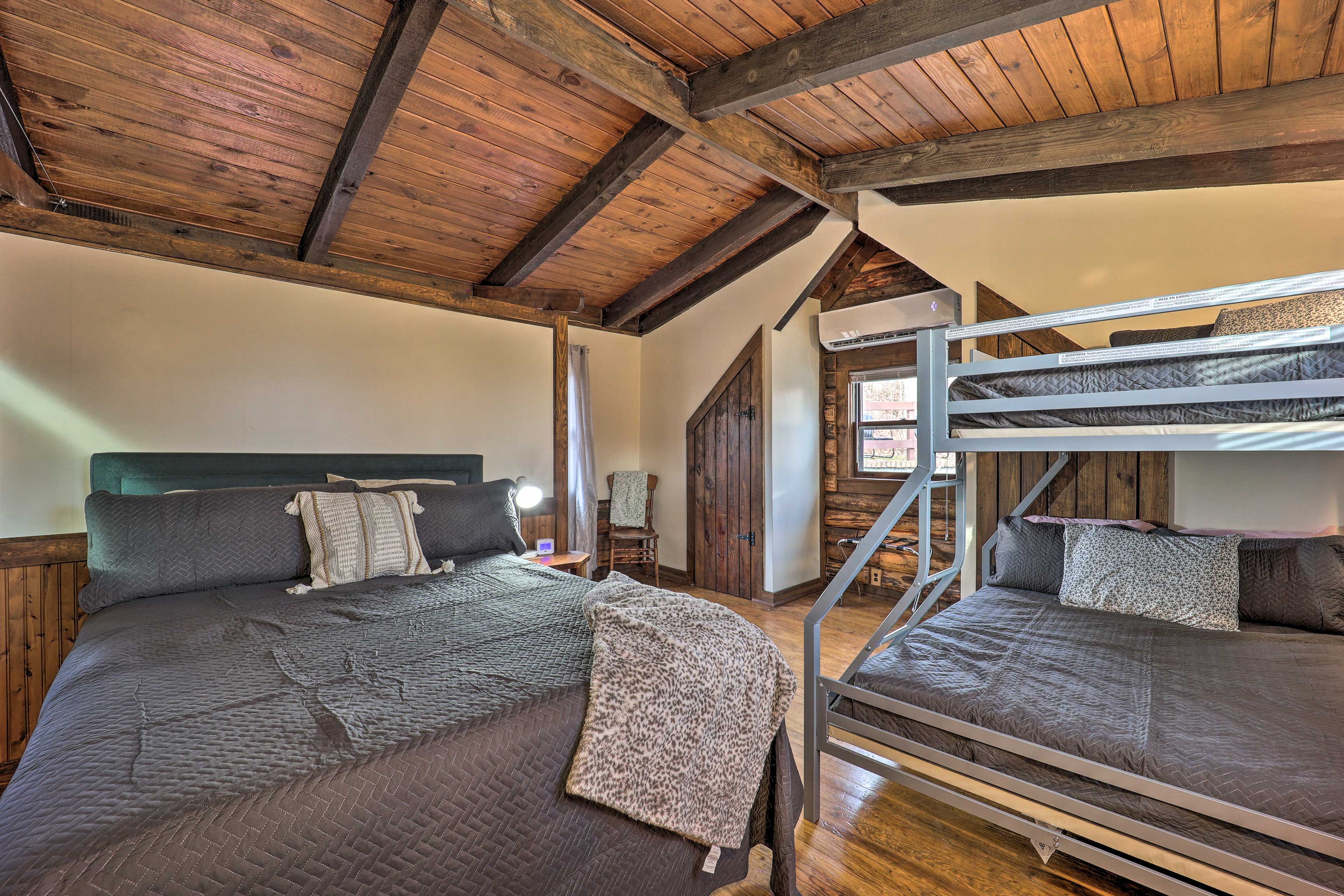 Bedroom 2 | Queen Bed | Twin/Full Bed