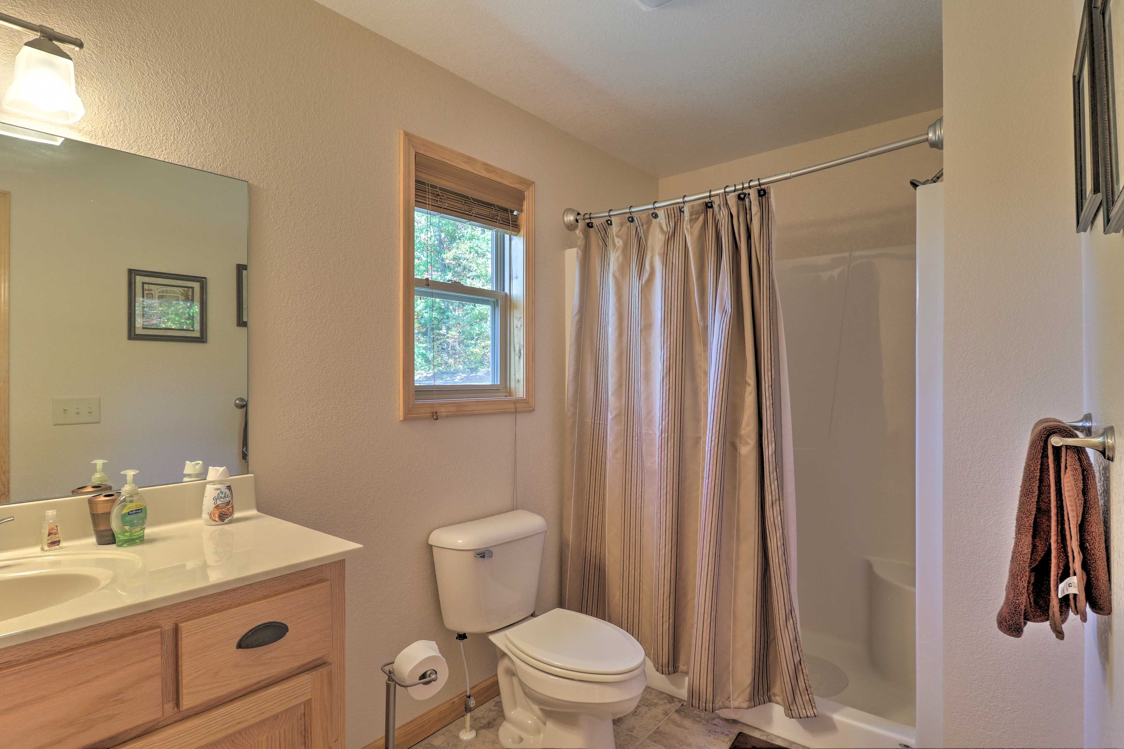 Master Bathroom | Walk-In Shower | Towels Provided