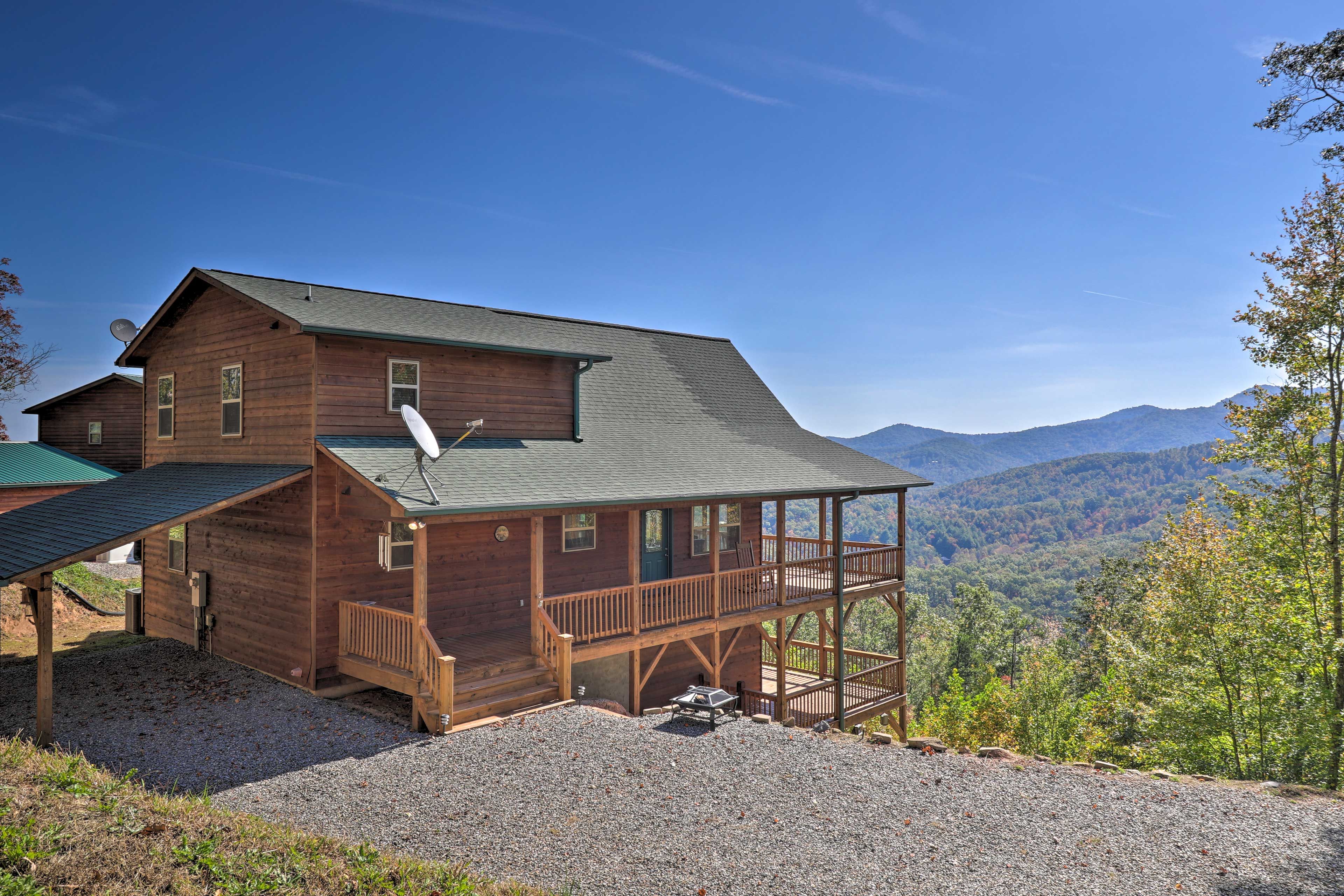 Murphy Vacation Rental | Private Cabin | 3BR | 3BA | 2,455 Sq Ft