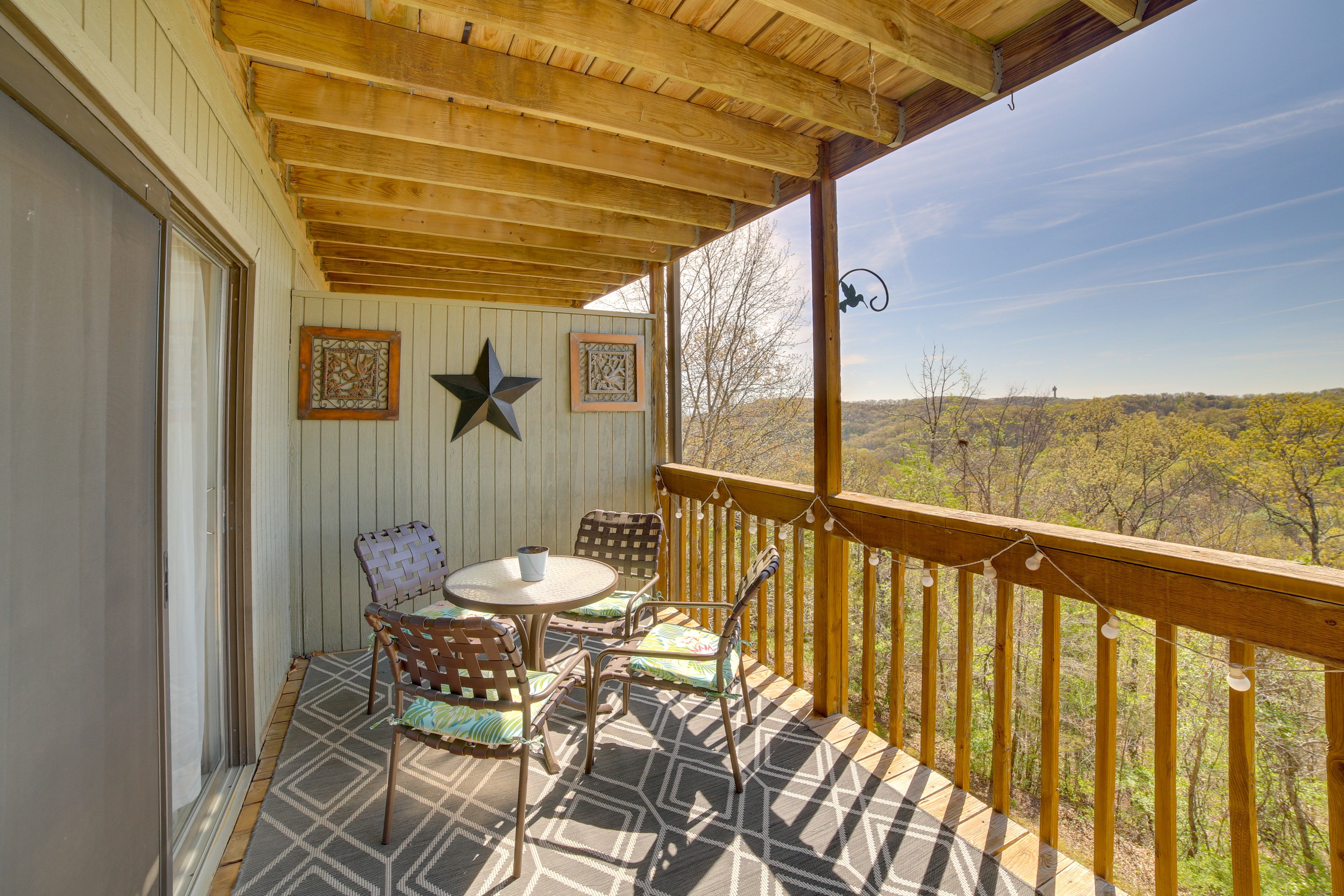 Branson Vacation Rental | 2BR | 2BA | 809 Sq Ft