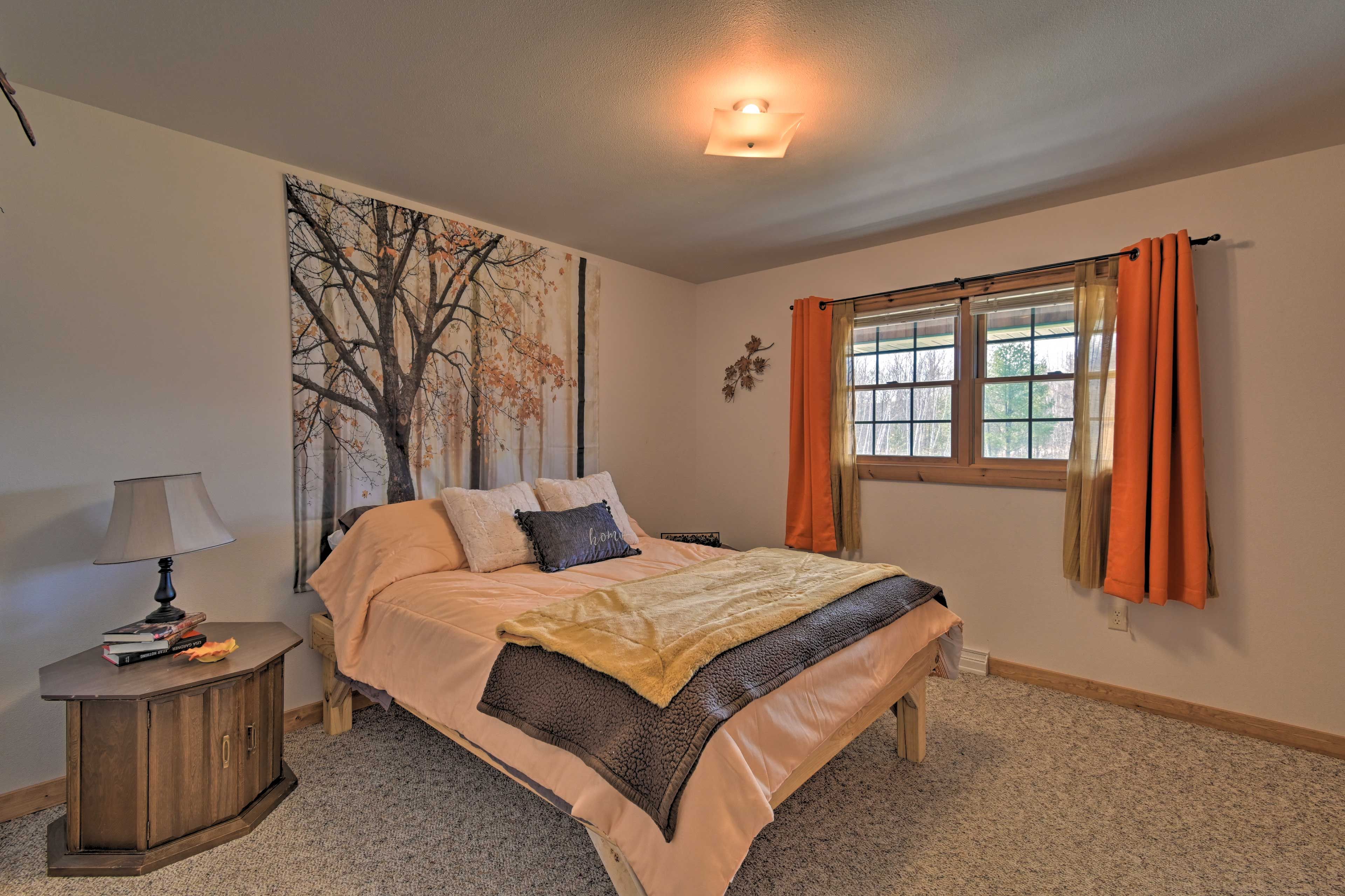 Bedroom 3 | Queen Bed | Main Floor