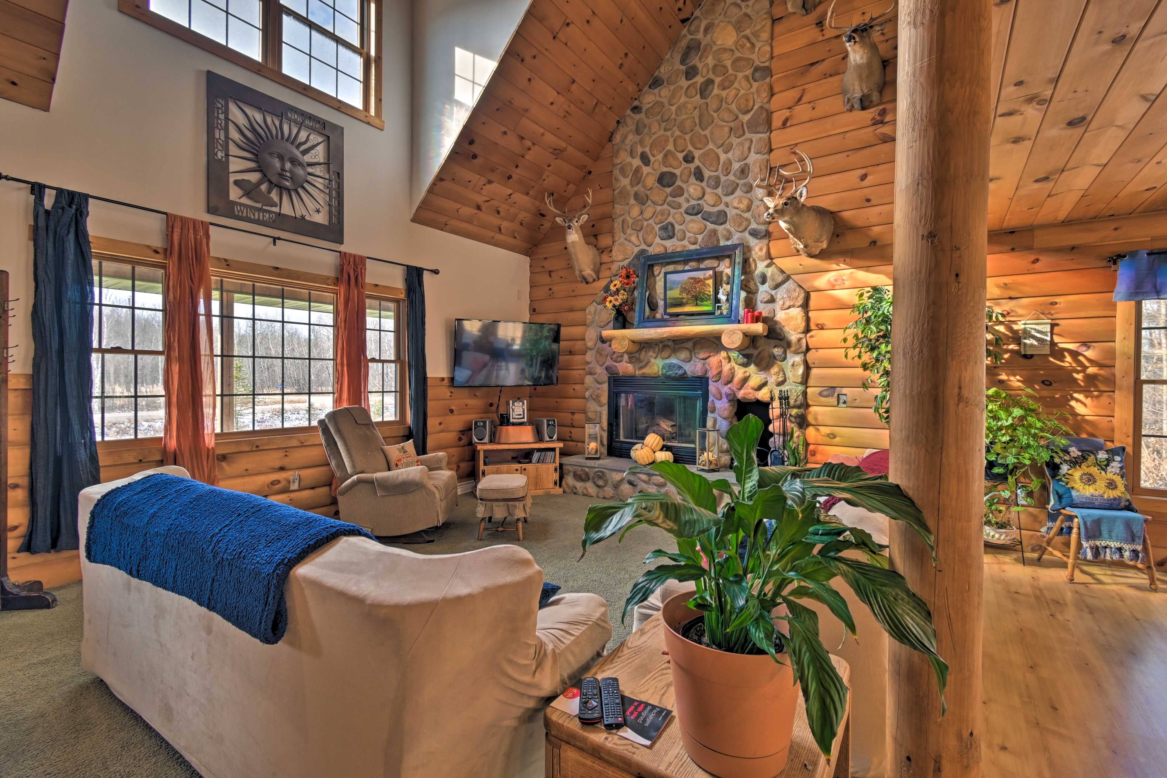 Gresham Vacation Rental | 5BR | 2BA | 2,366 Sq Ft | Stairs Required