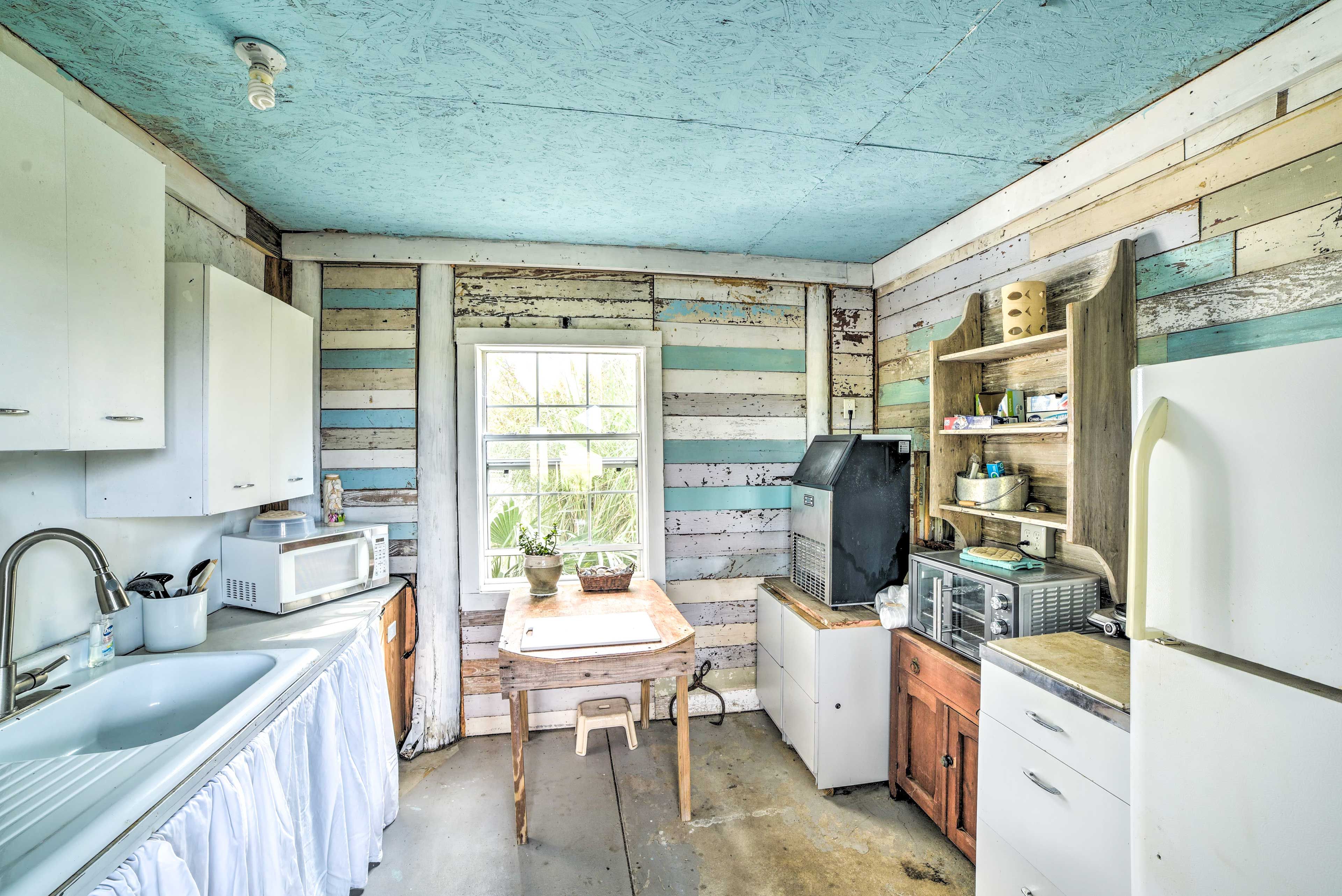Kitchenette | Cooking Basics | Microwave | Toaster Oven