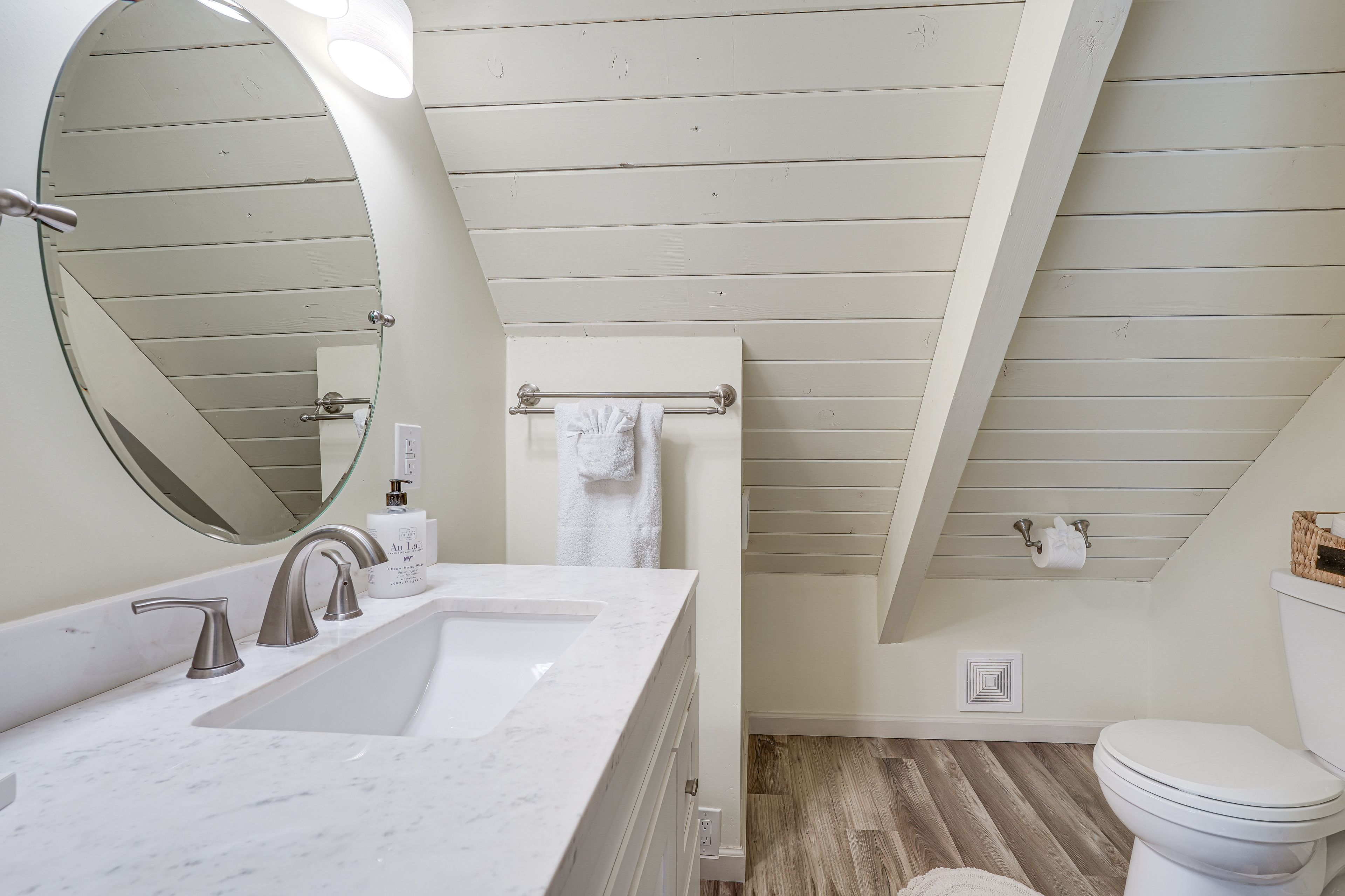 Bathroom 2 | Towels Provided | 2nd Floor