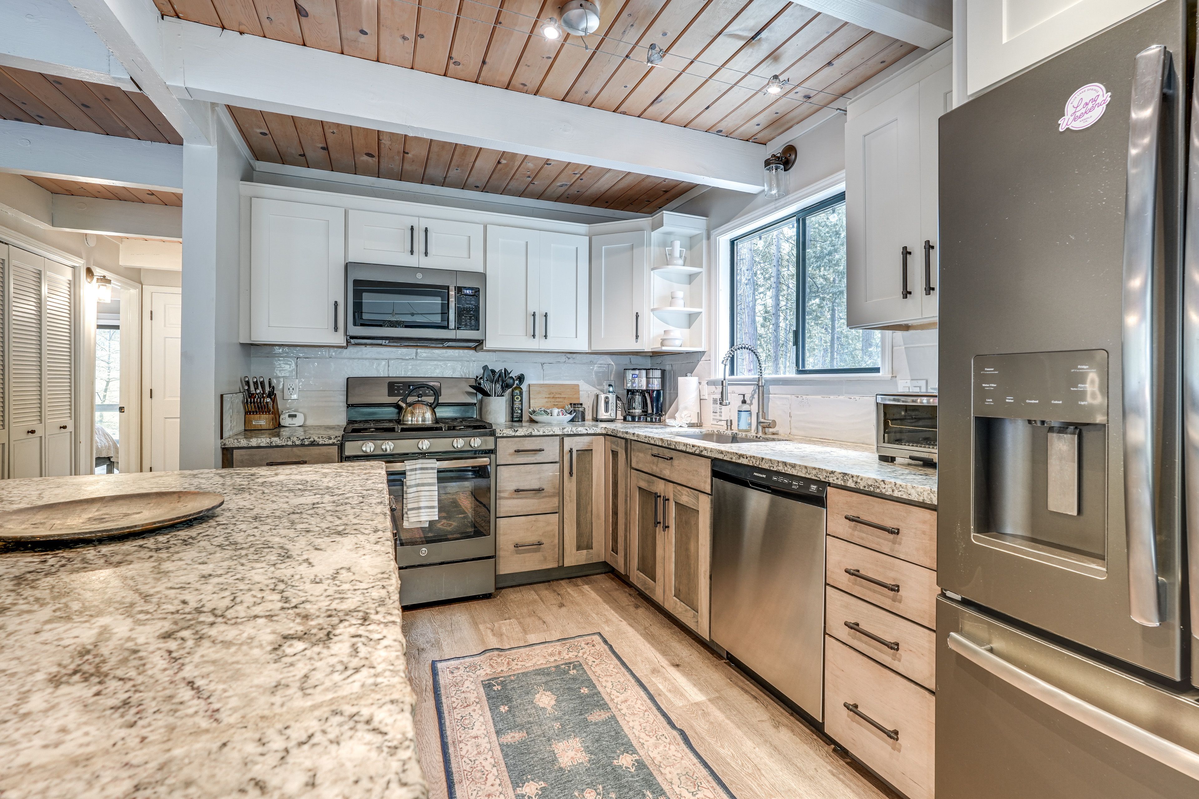 Fully Equipped Kitchen | Crock-Pot | Dishware & Flatware | 1st Floor