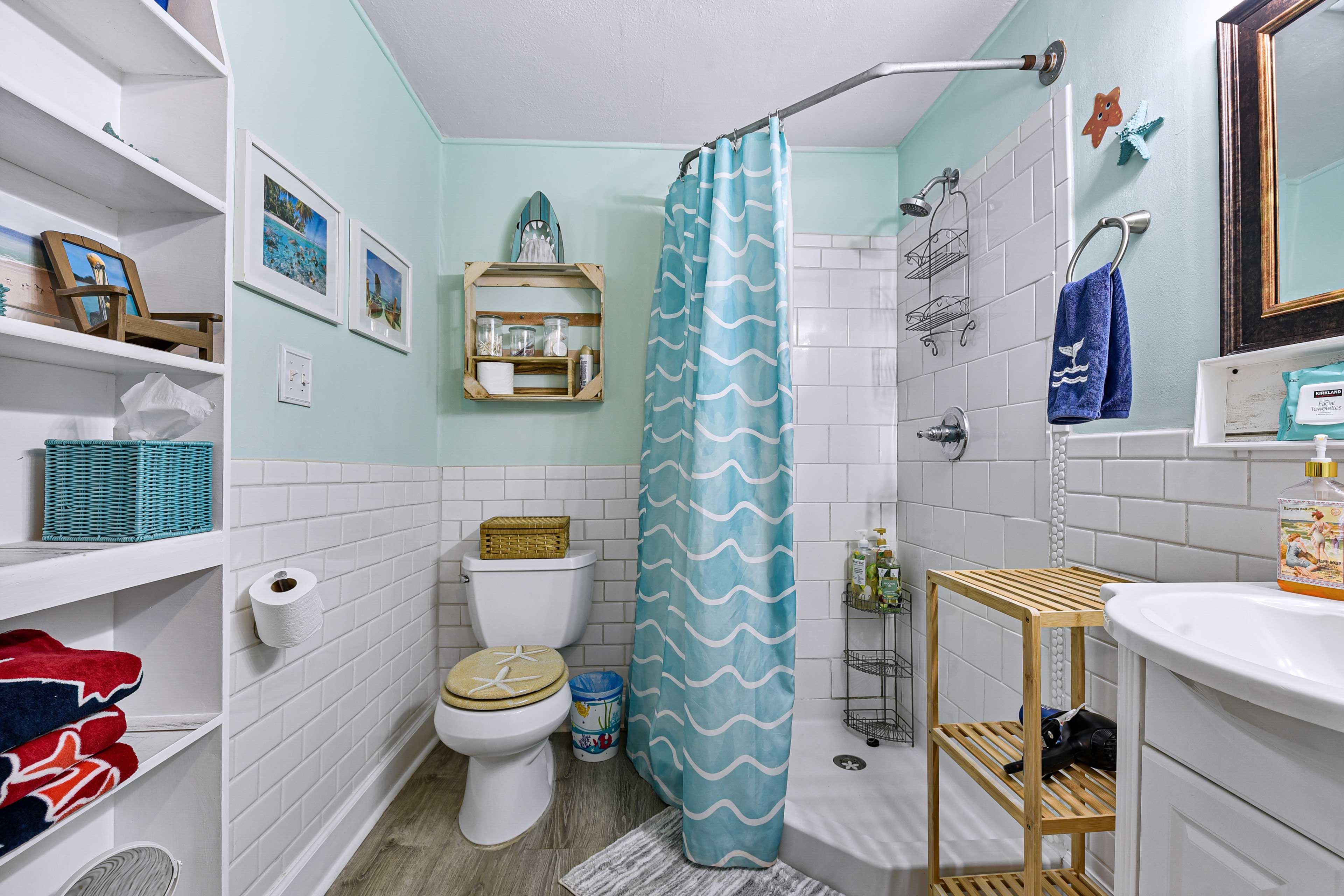 Full Bathroom | Walk-In Shower | Towels Provided