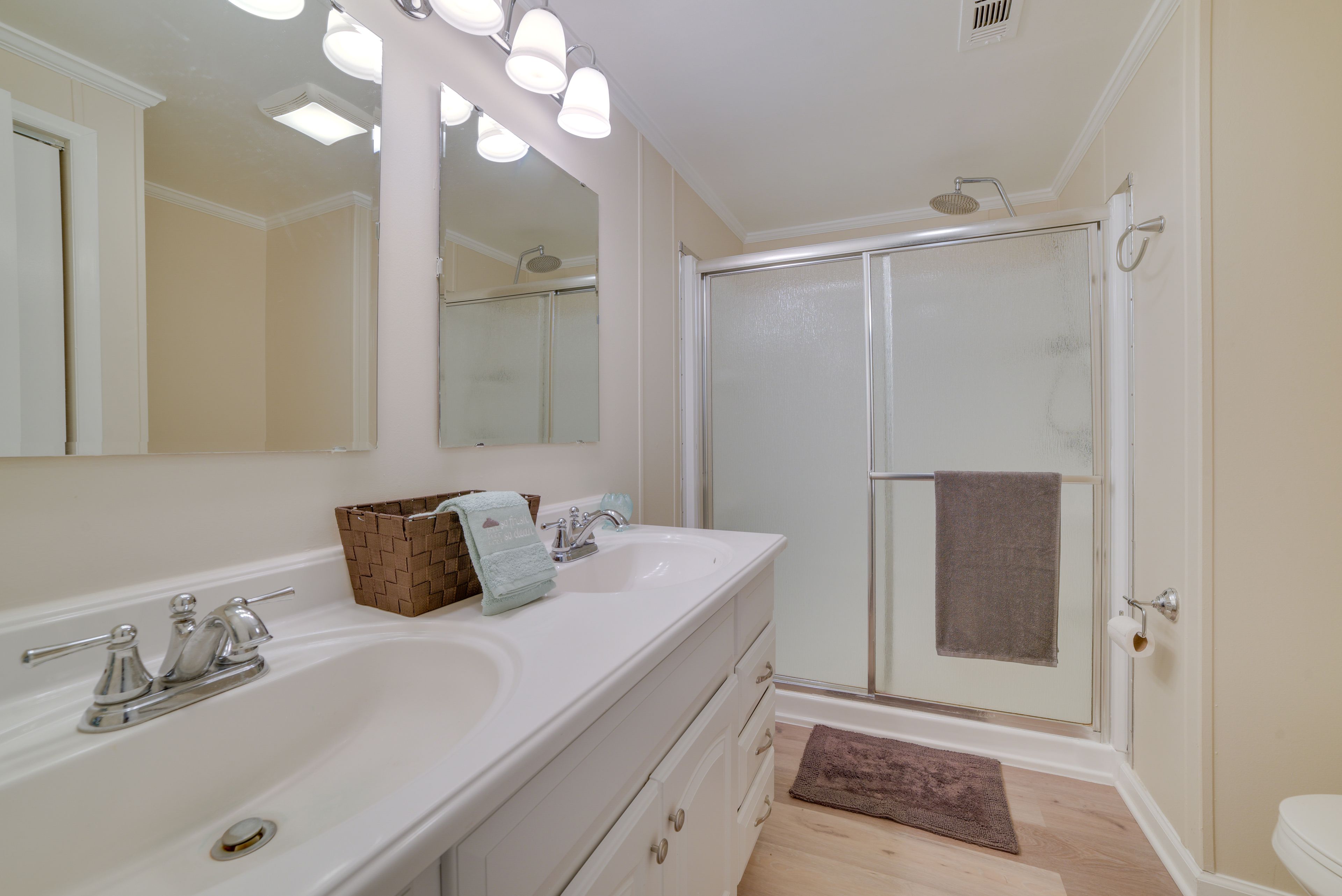 En-Suite Bathroom | Hair Dryer | Towels Provided
