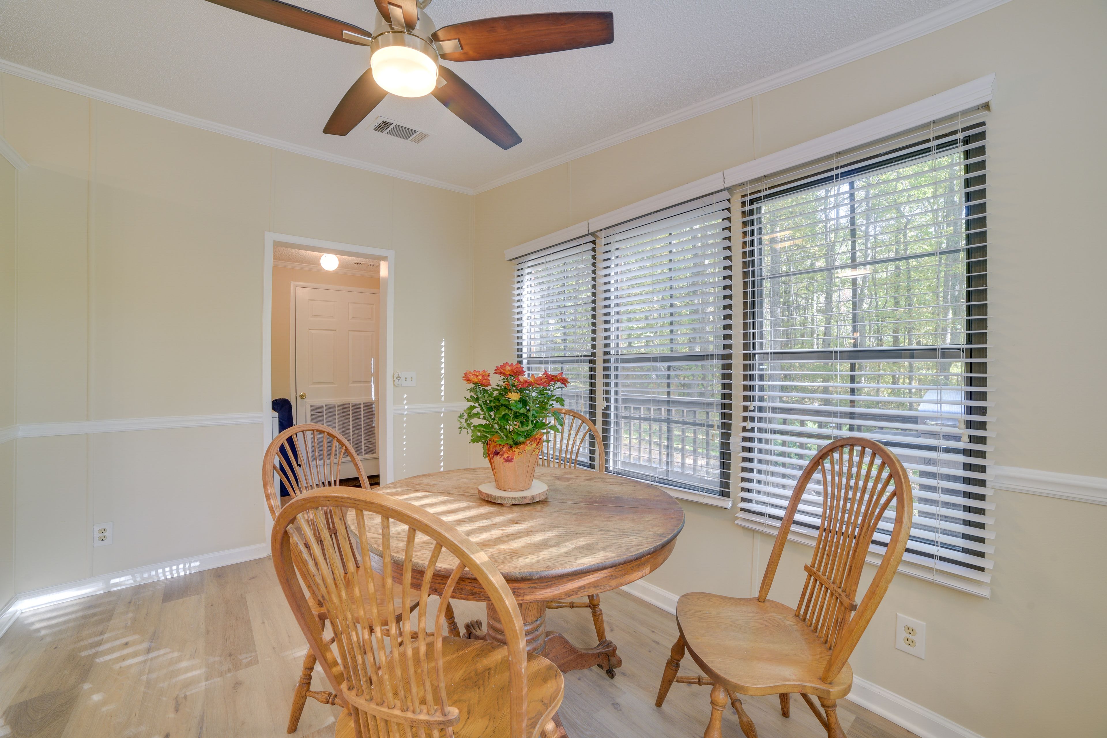 Dining Area | Dishware & Flatware Provided | Central A/C & Heat