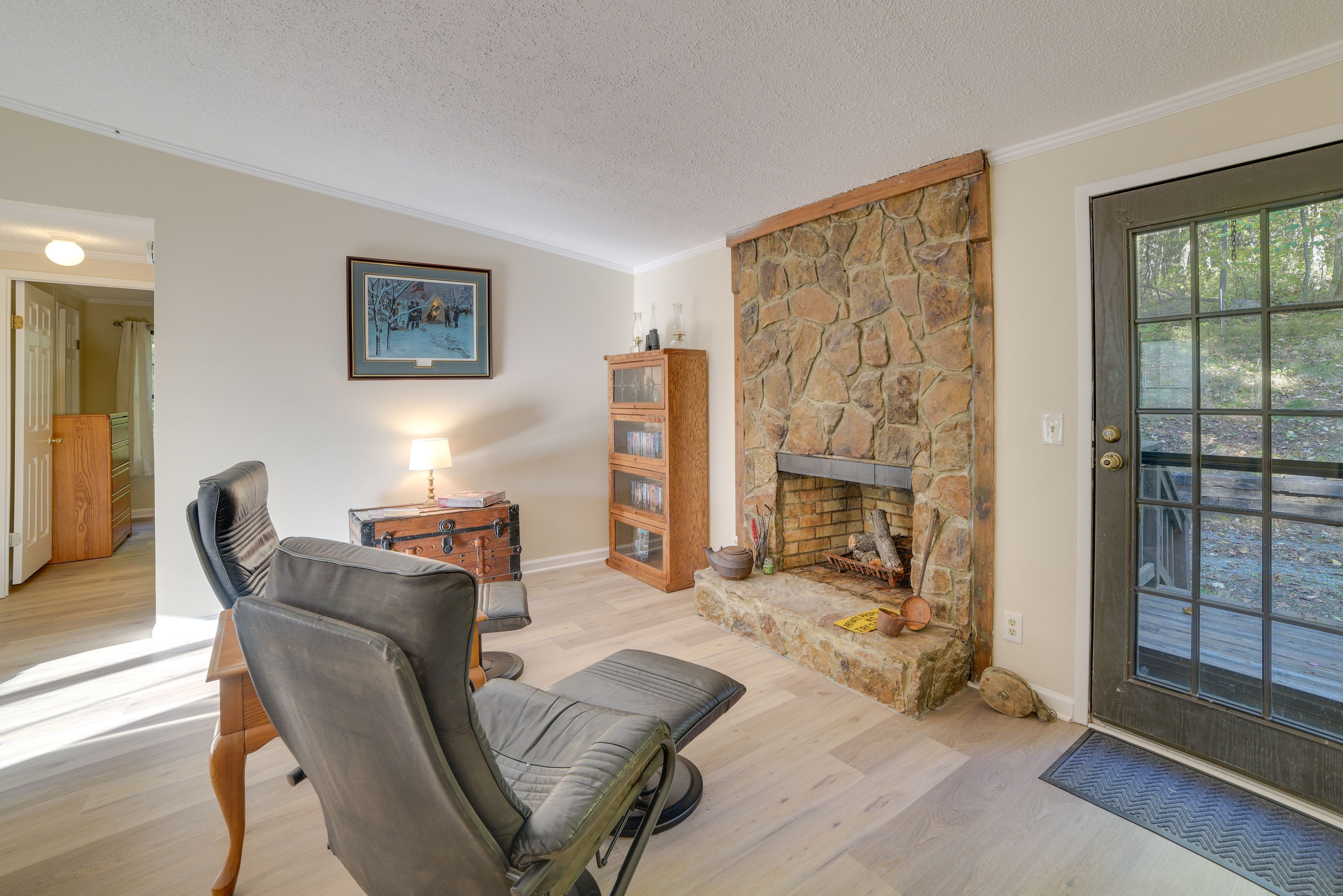 Living Room | Wood-Burning Fireplace | Smart TV (No WiFi) | DVD Player