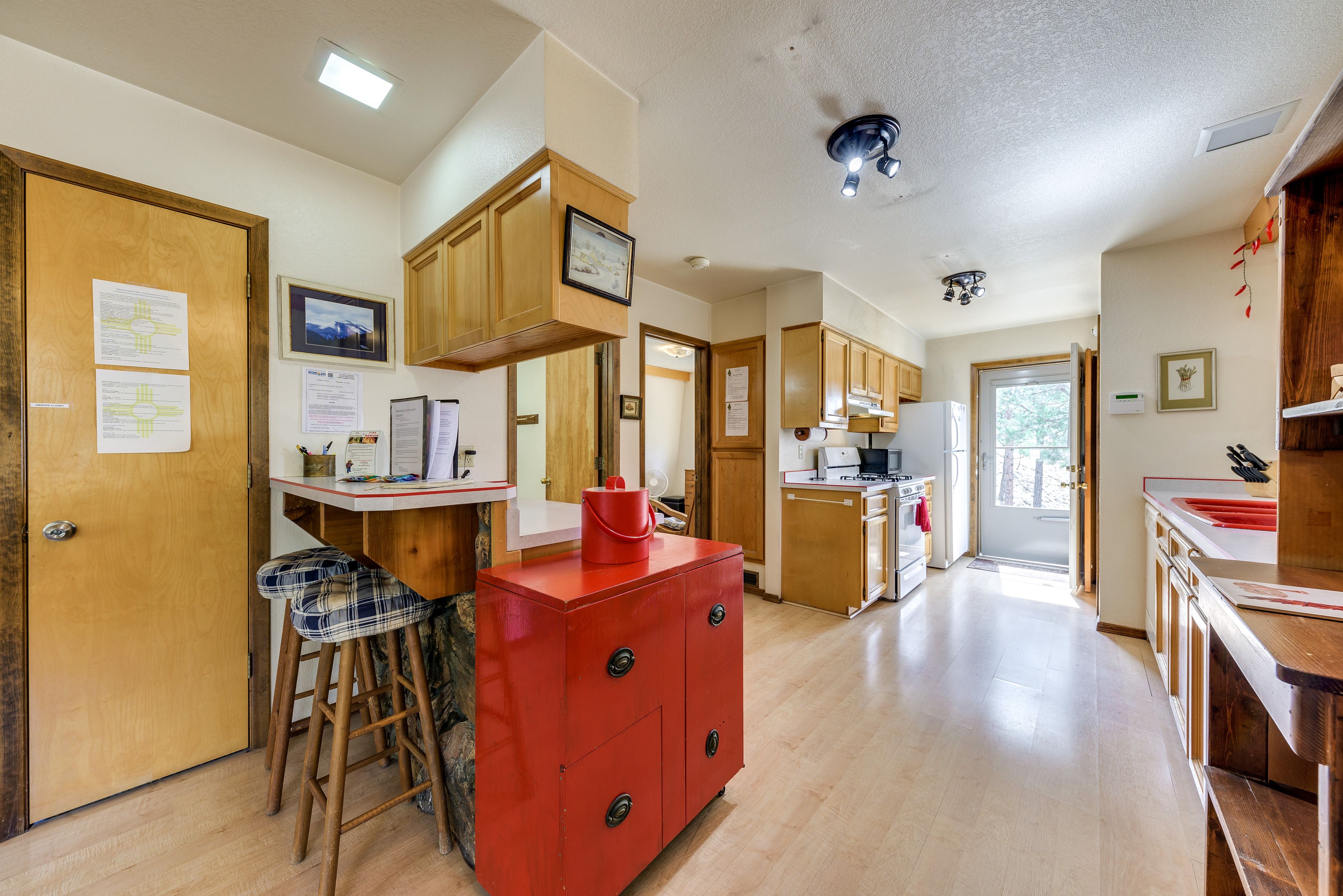 Kitchen | Fully Equipped w/ Cooking Basics