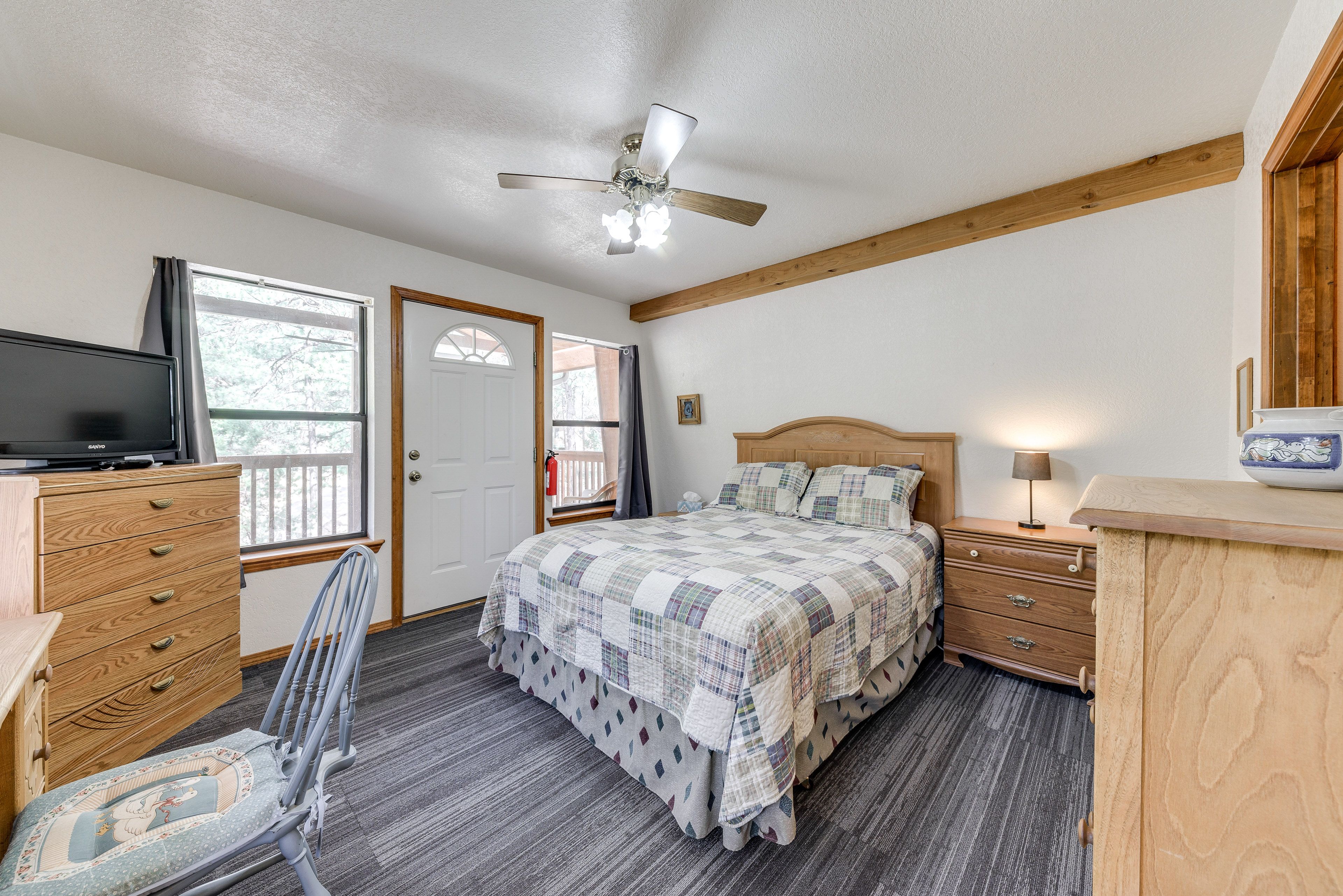 Bedroom 2 | Queen Bed