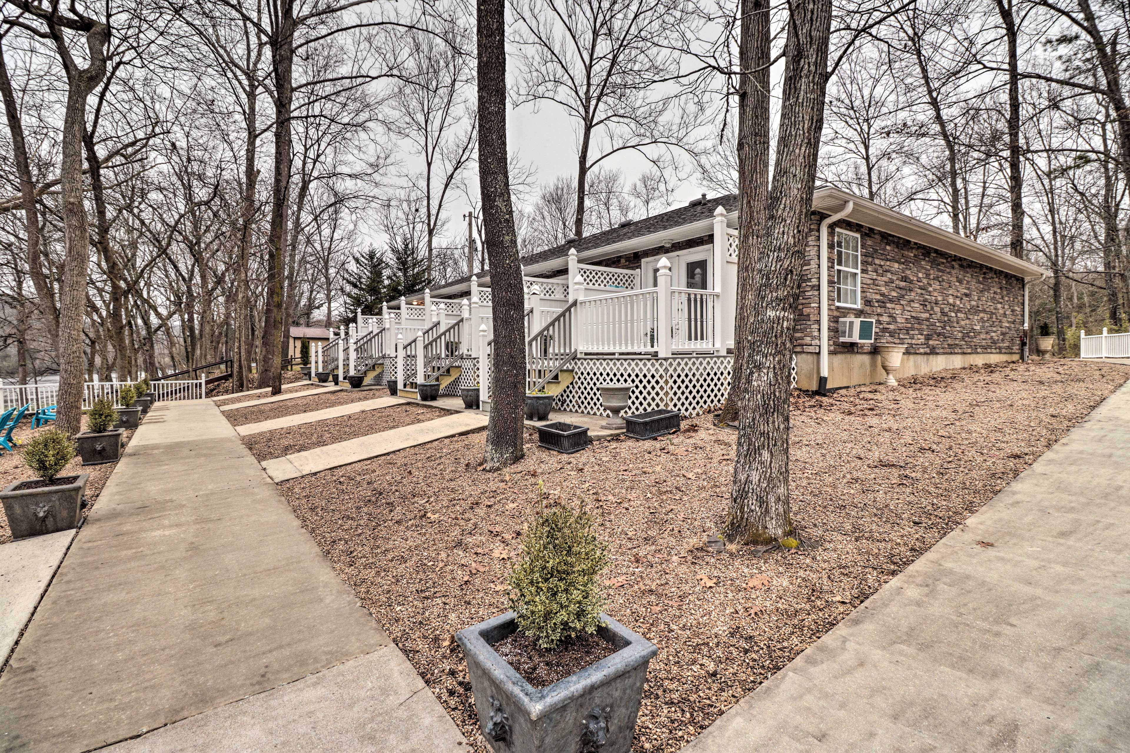 Shared Exterior Space | Wheelchair Accessible