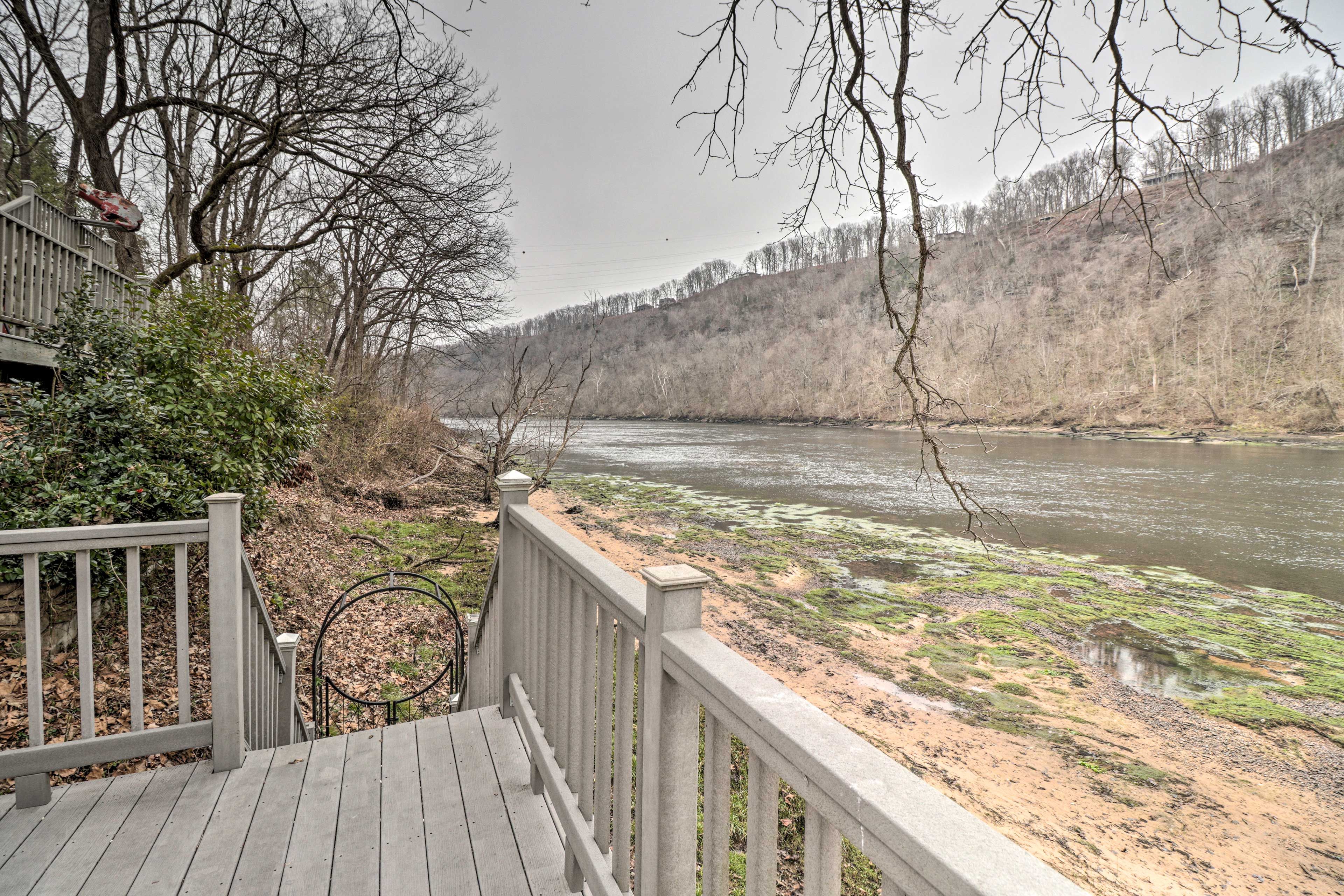 Shared Exterior Space | White River