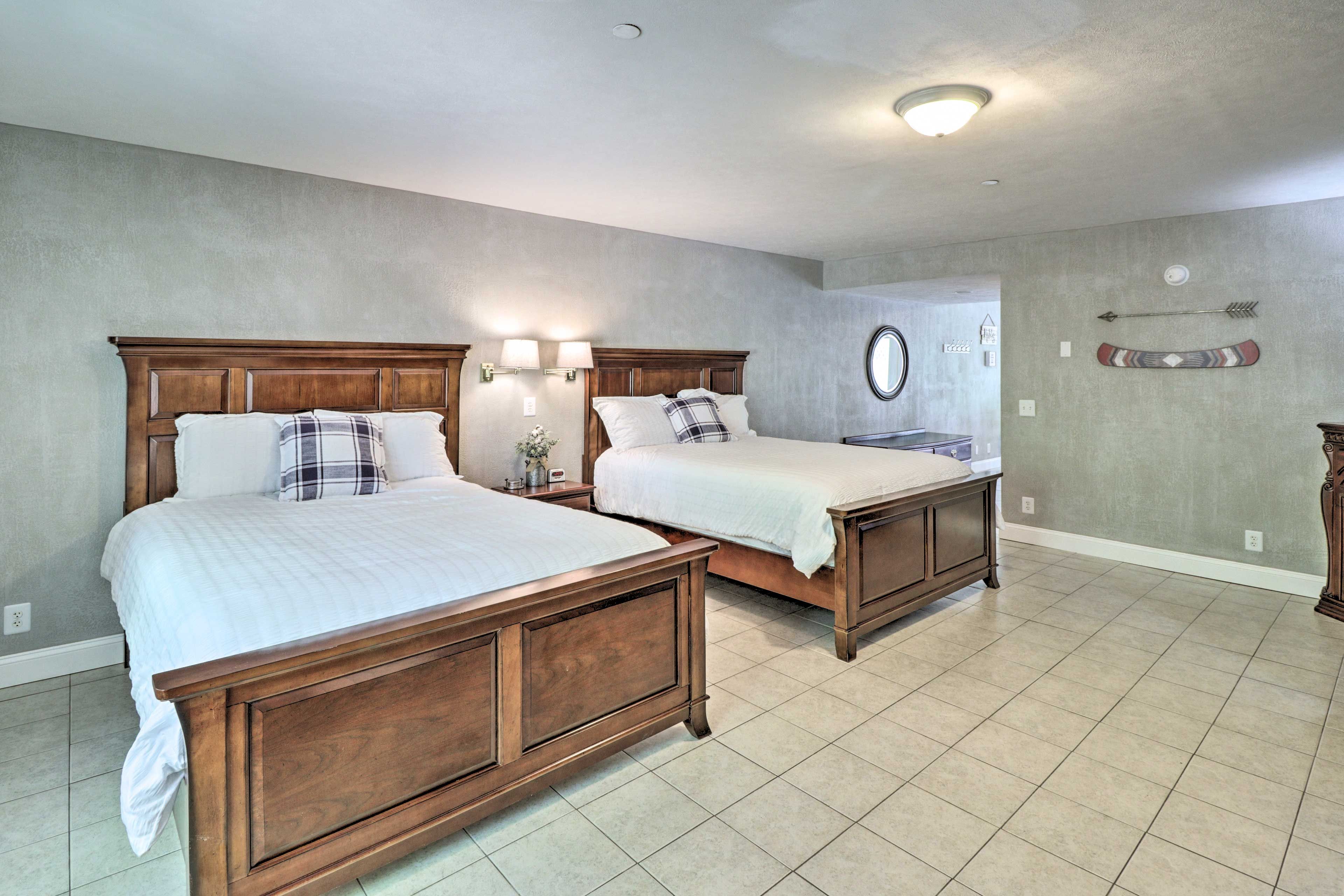 Studio | 2 Queen Beds