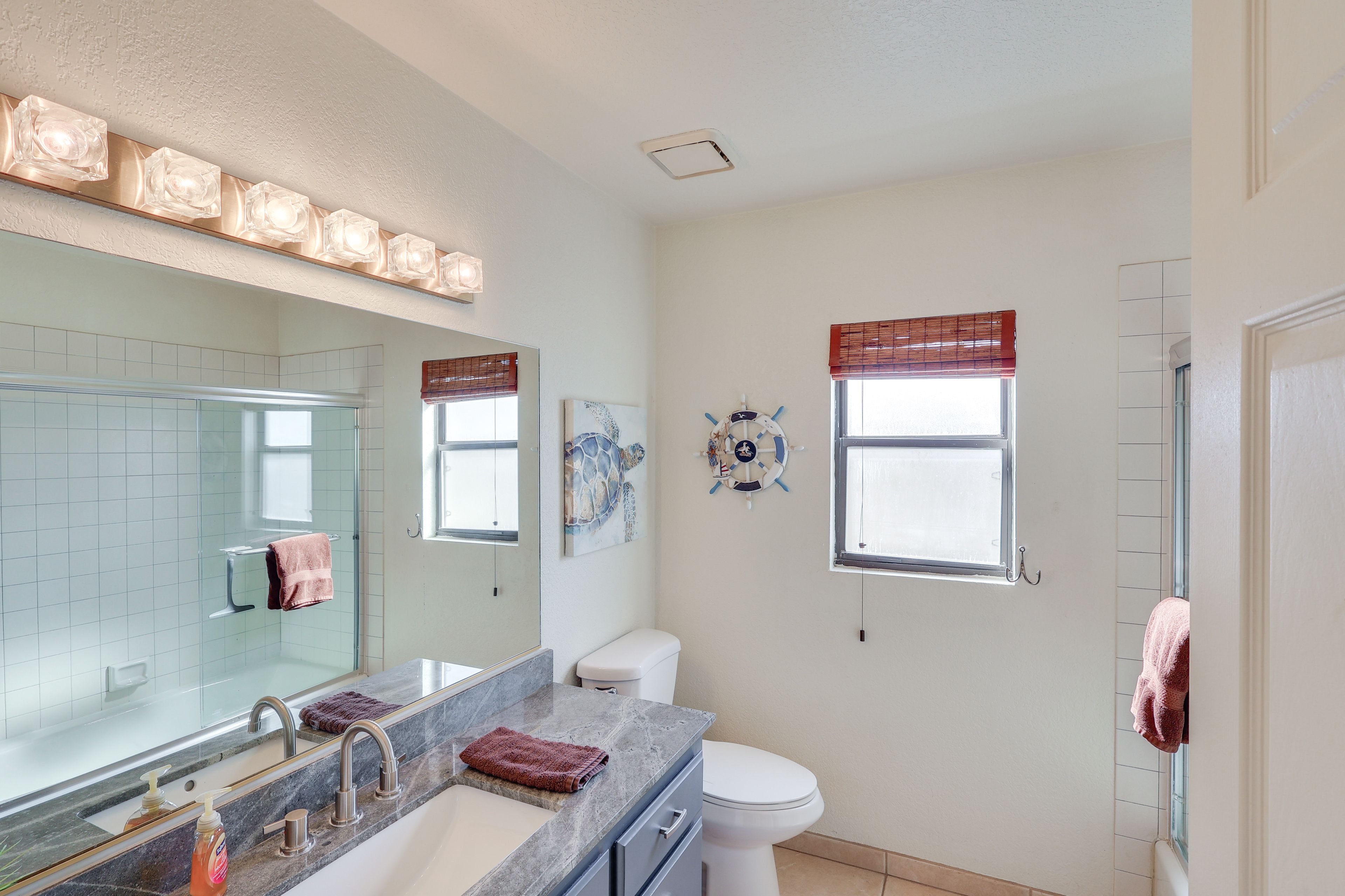 Full Bath | Towels | Hair Dryer | 2nd Floor