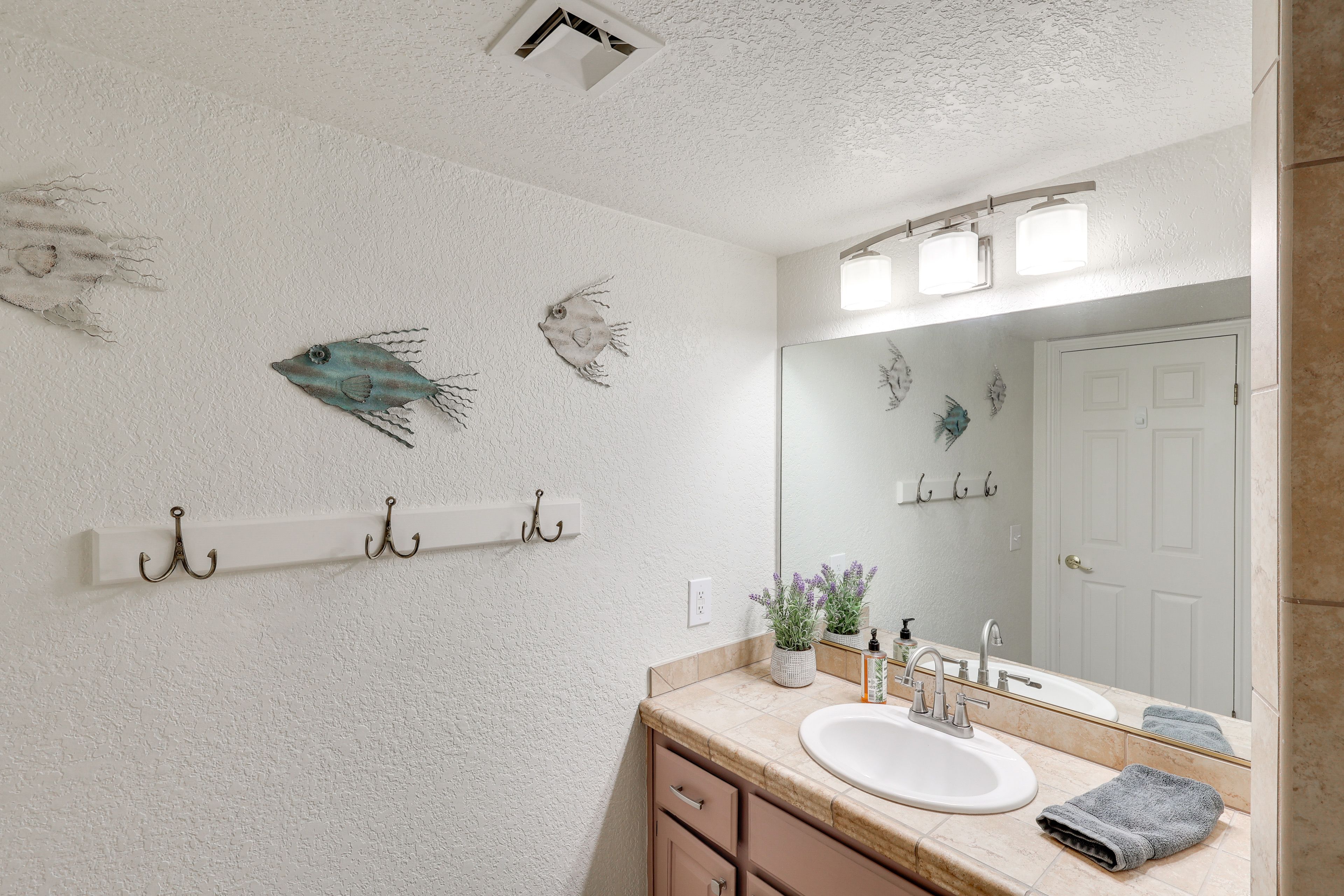 Full Bath | 2nd Floor