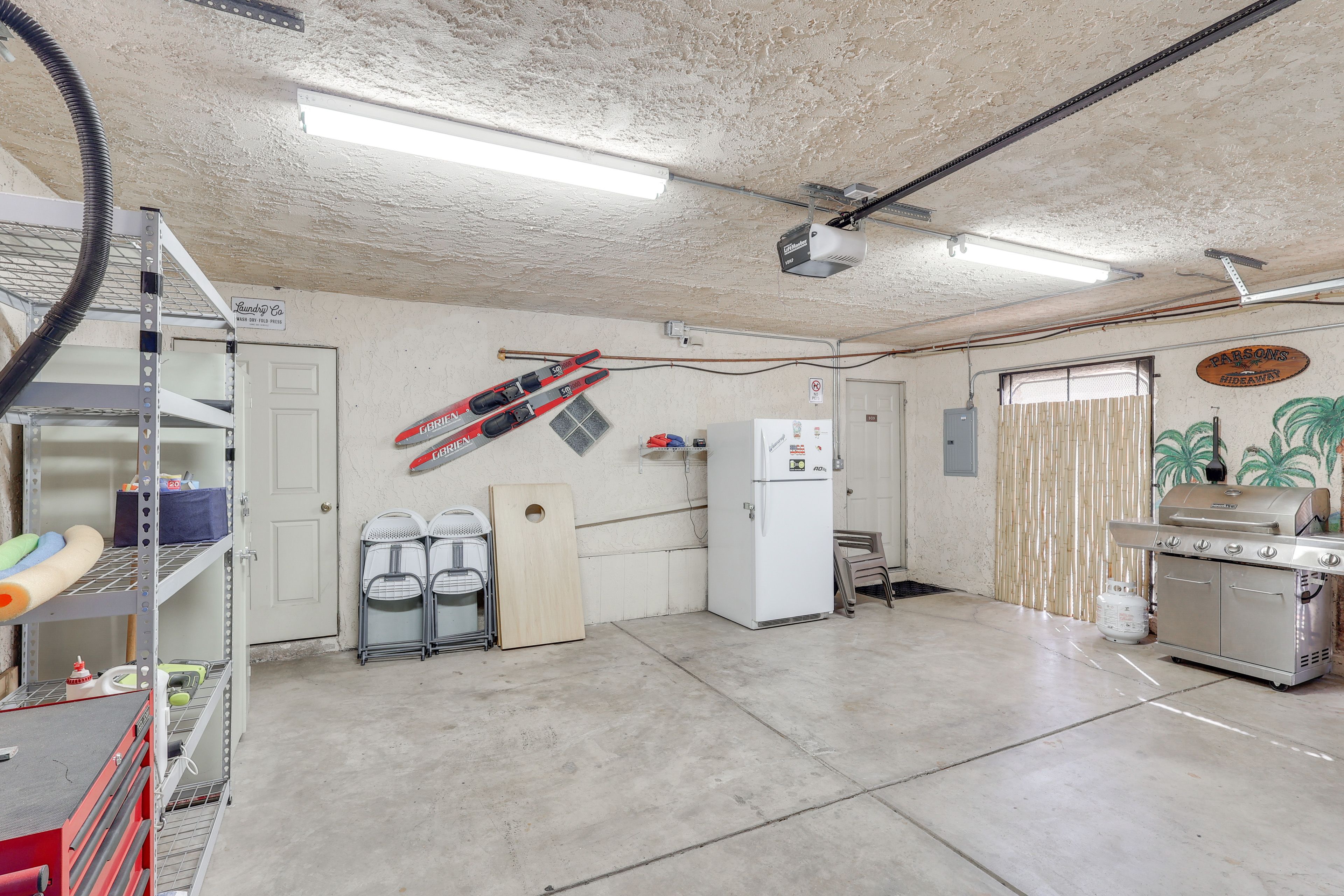 Parking | Garage (2 Vehicles) | RV/Trailer Parking | Street