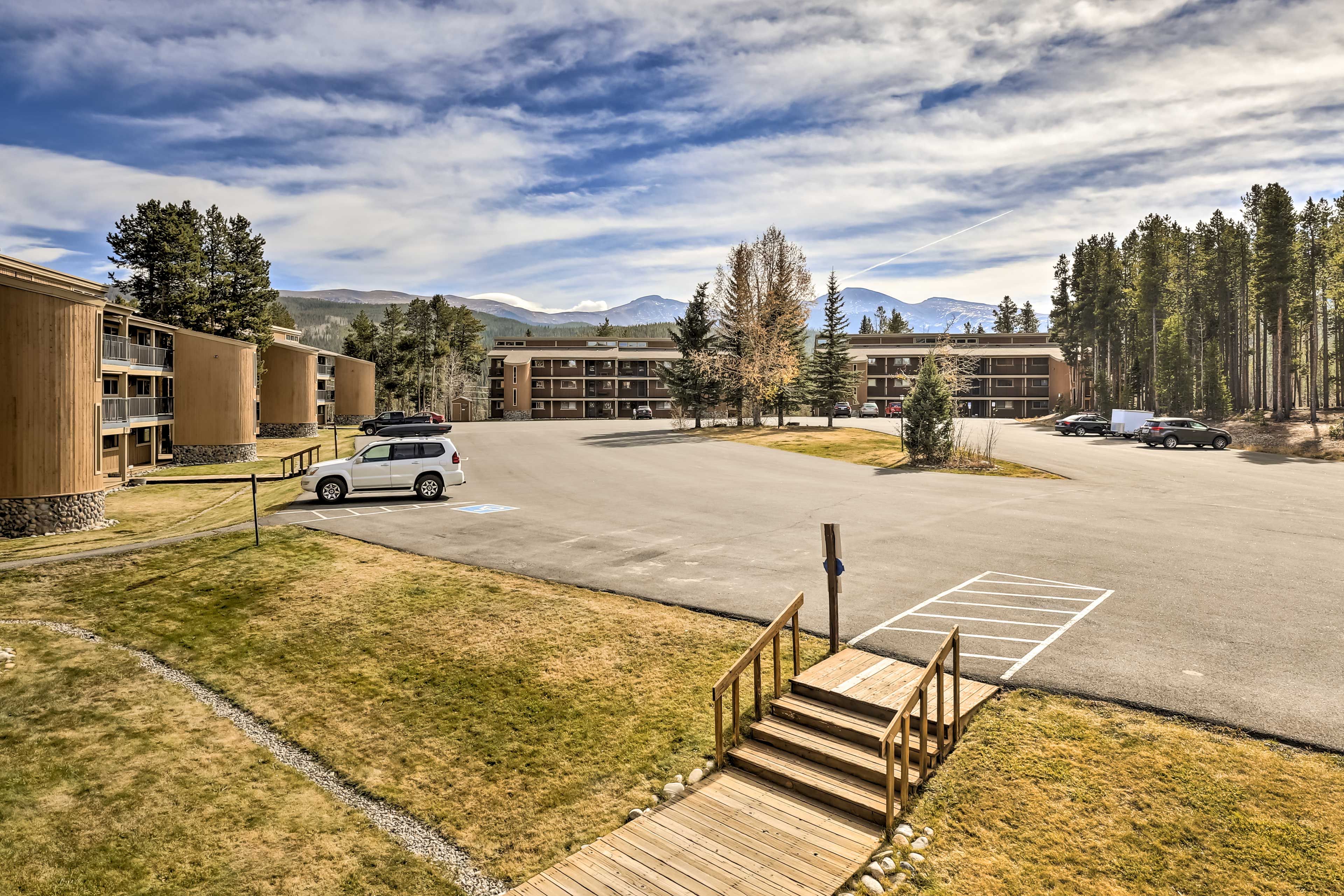 Open Parking Lot | 3-Vehicle Limit
