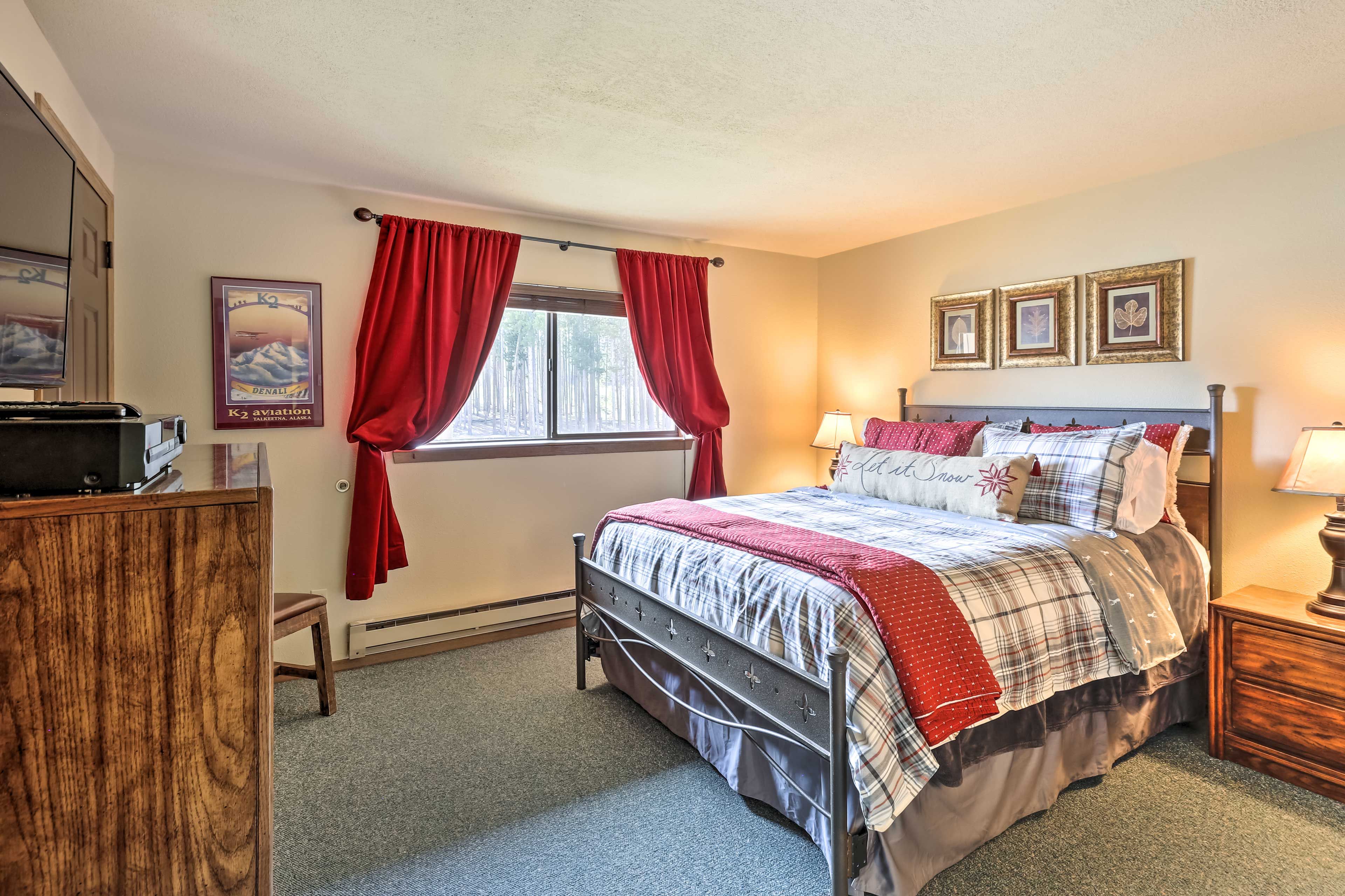 Bedroom 1 | Queen Bed | Linens Provided