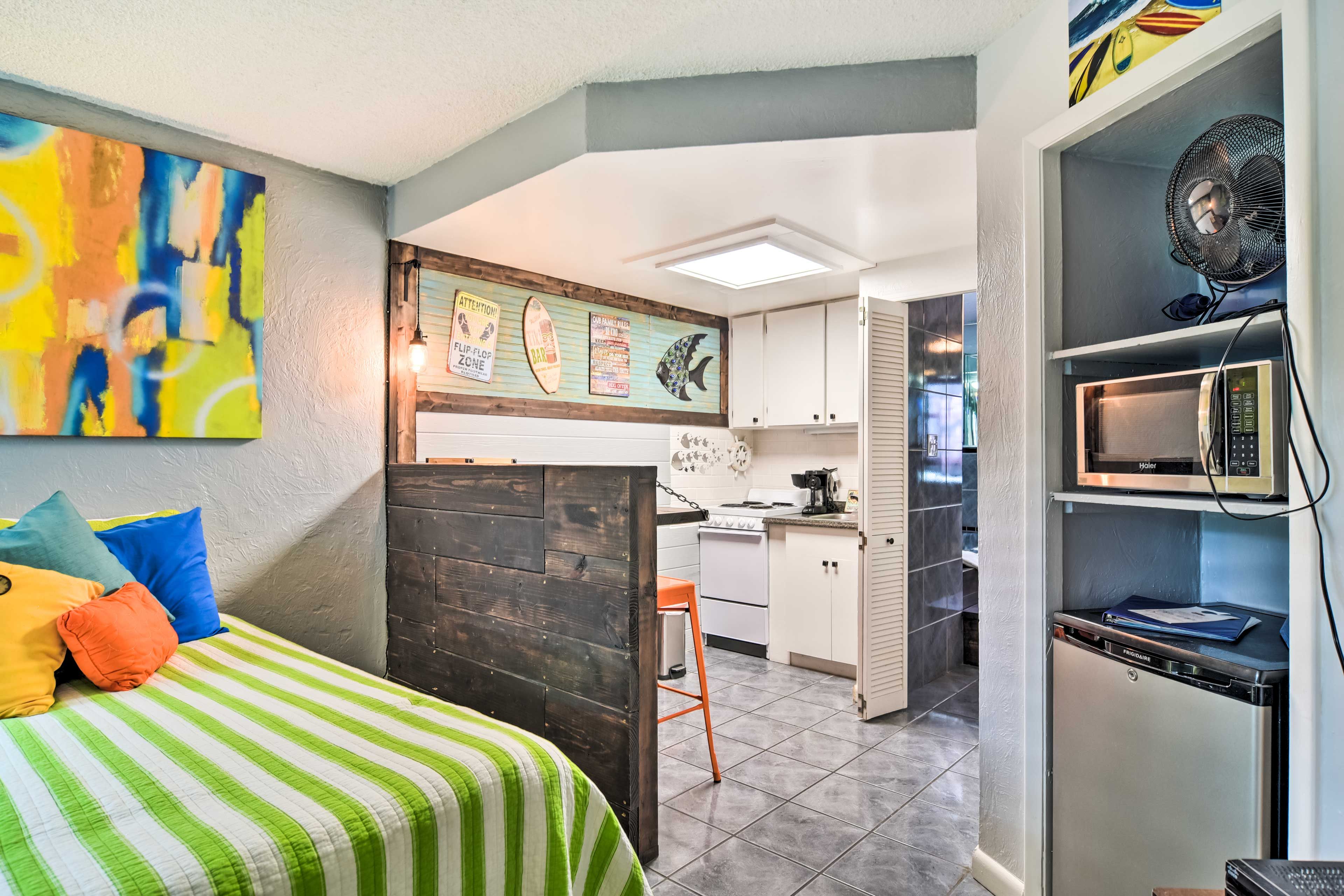 Studio | Queen Bed | Air Conditioning and Central Heating