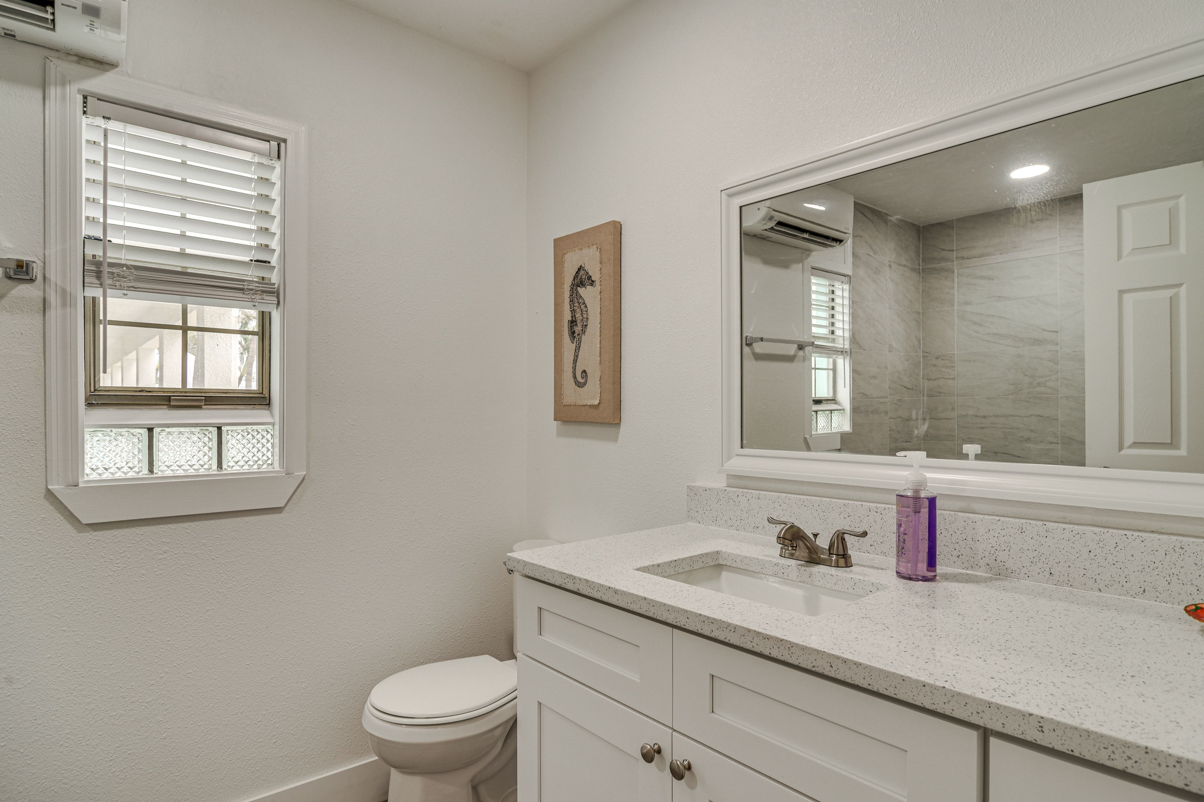 Full Bathroom | Complimentary Toiletries | Towels Provided