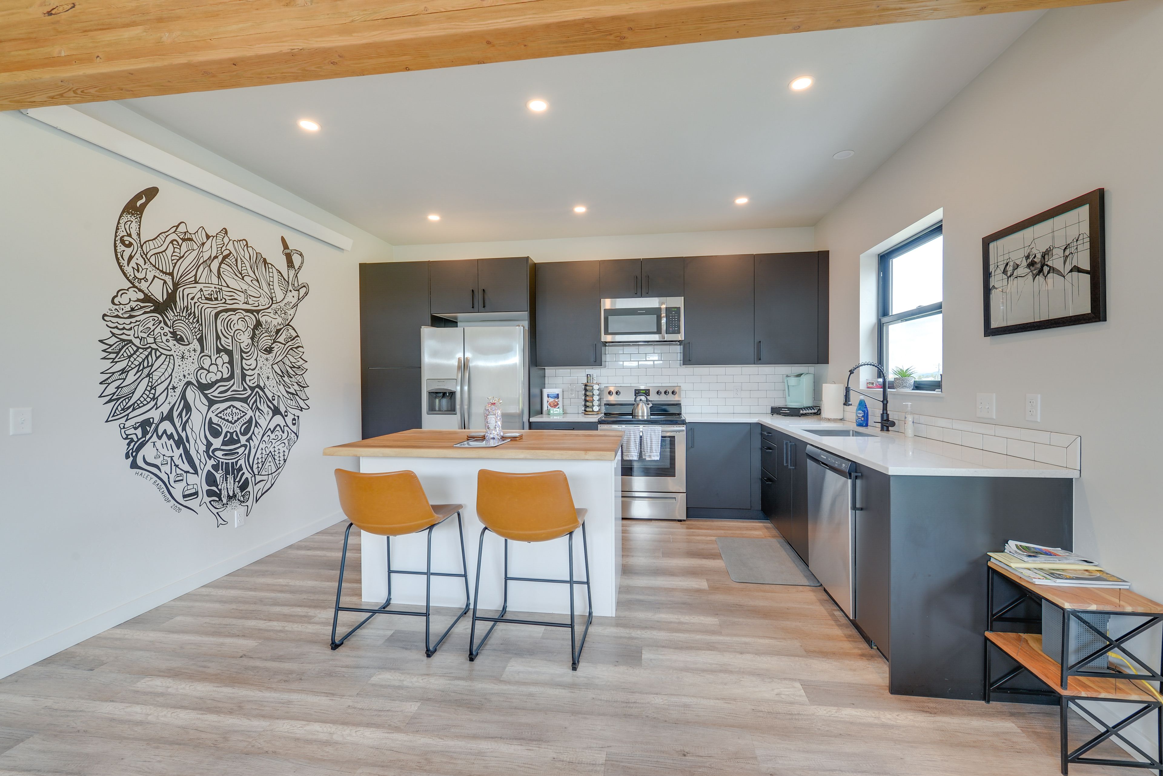 Fully Equipped Kitchen | Quartz Countertops