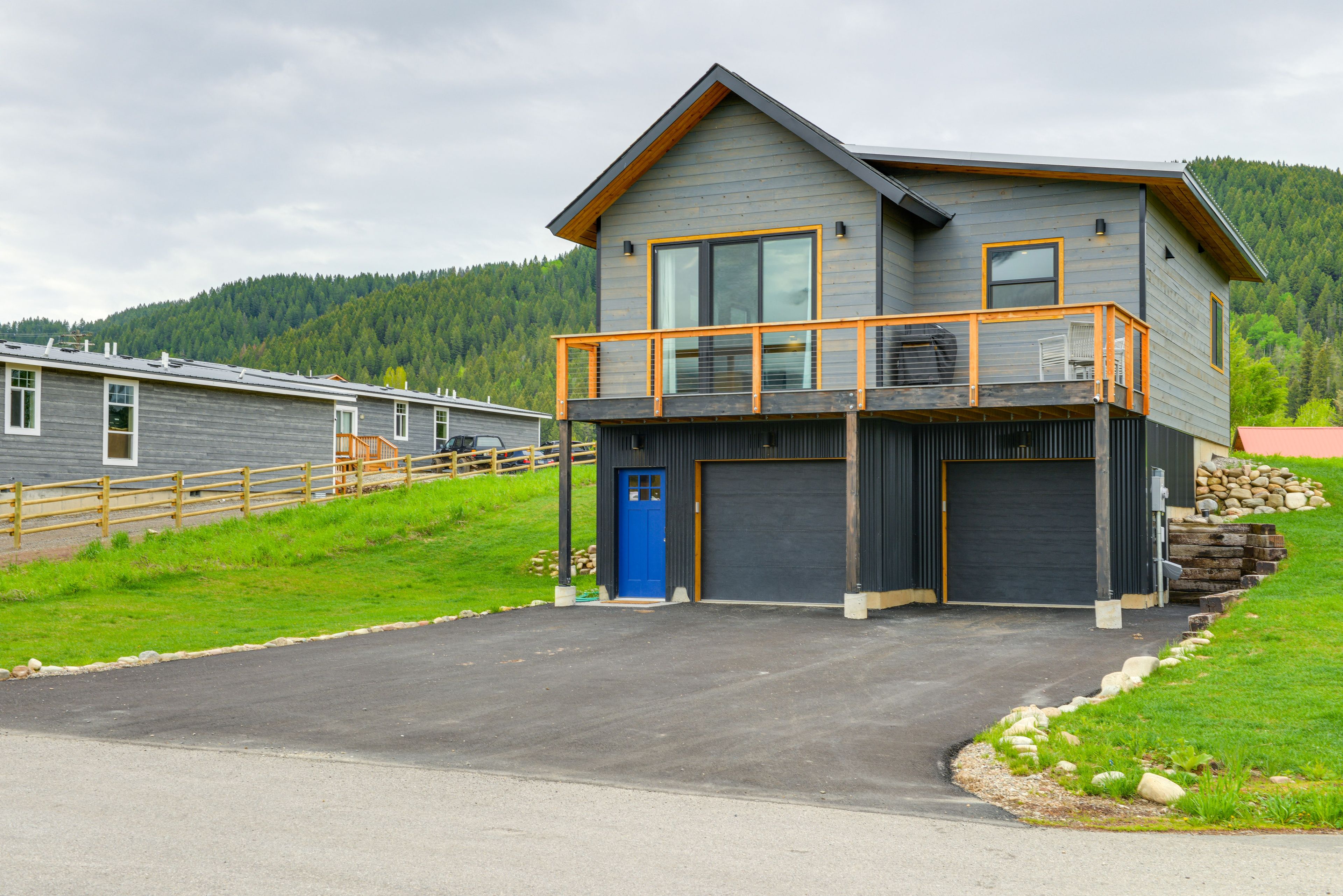 Parking | Driveway (2 vehicles) | Trailer Parking