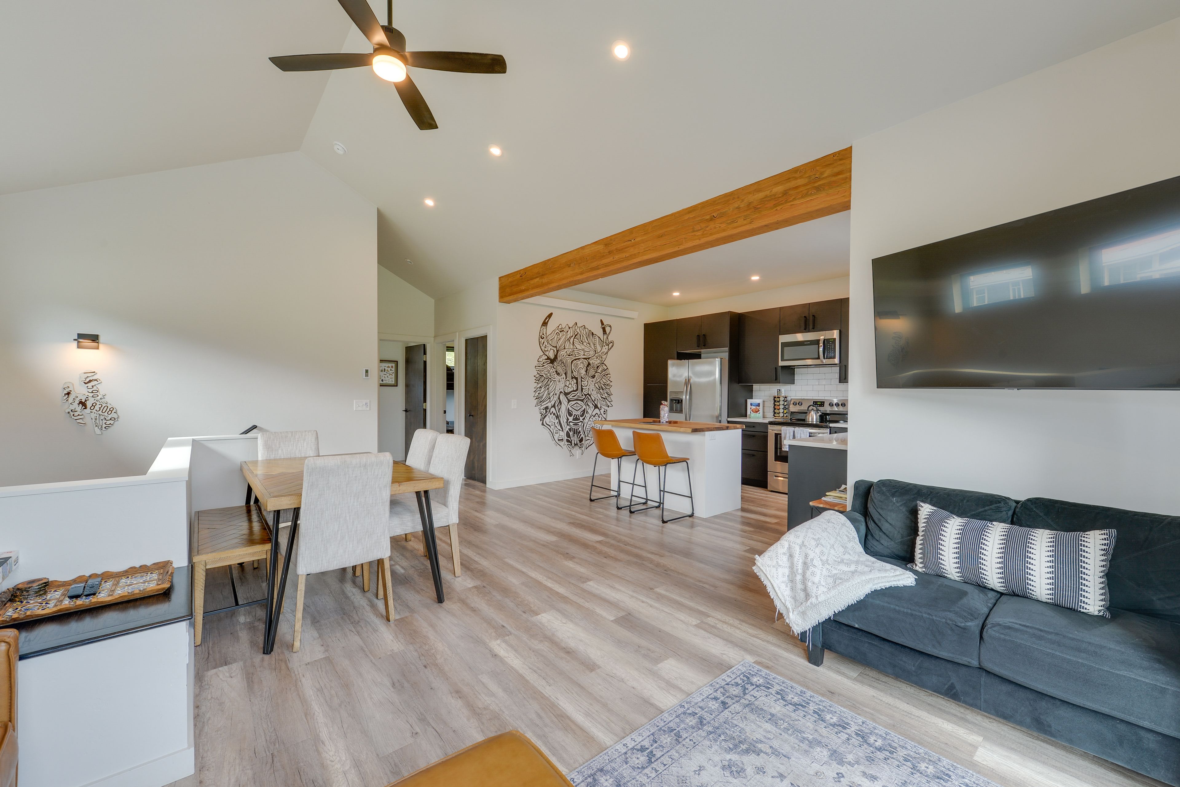 Living Room | Free WiFi | Smart TV
