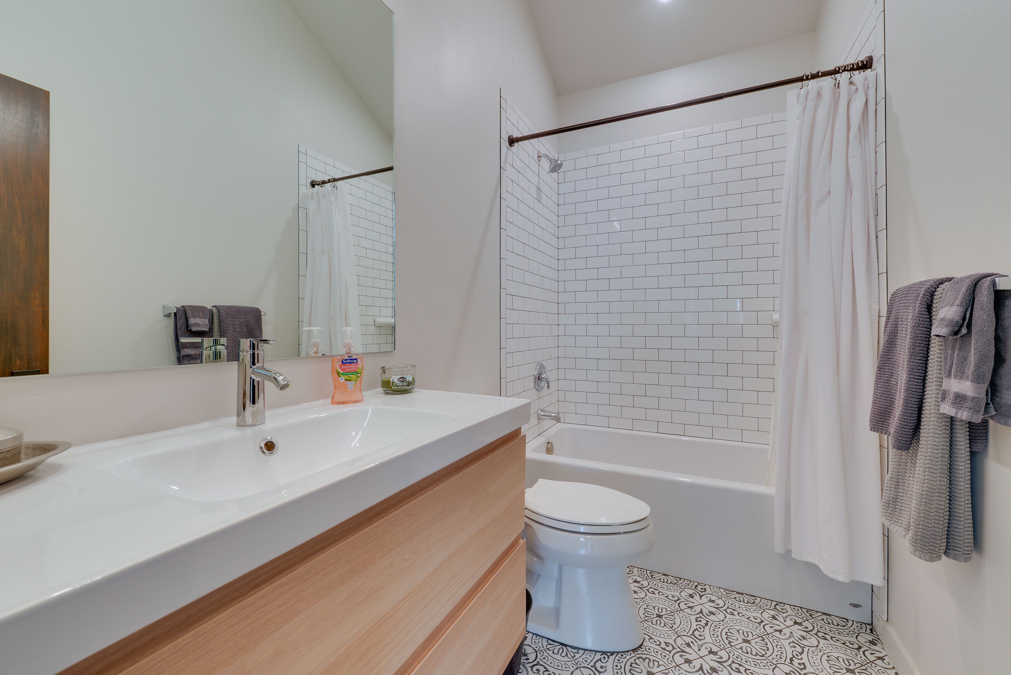 Full Bathroom