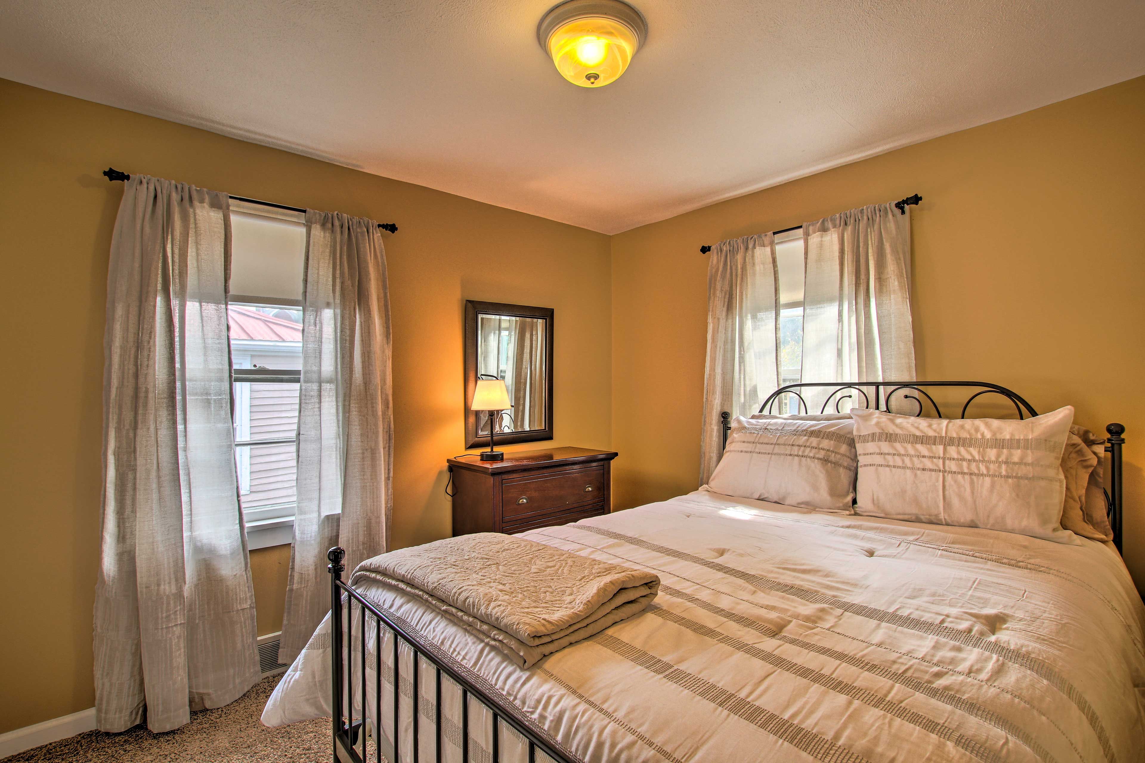 Bedroom 2 | Queen Bed | Closet Space