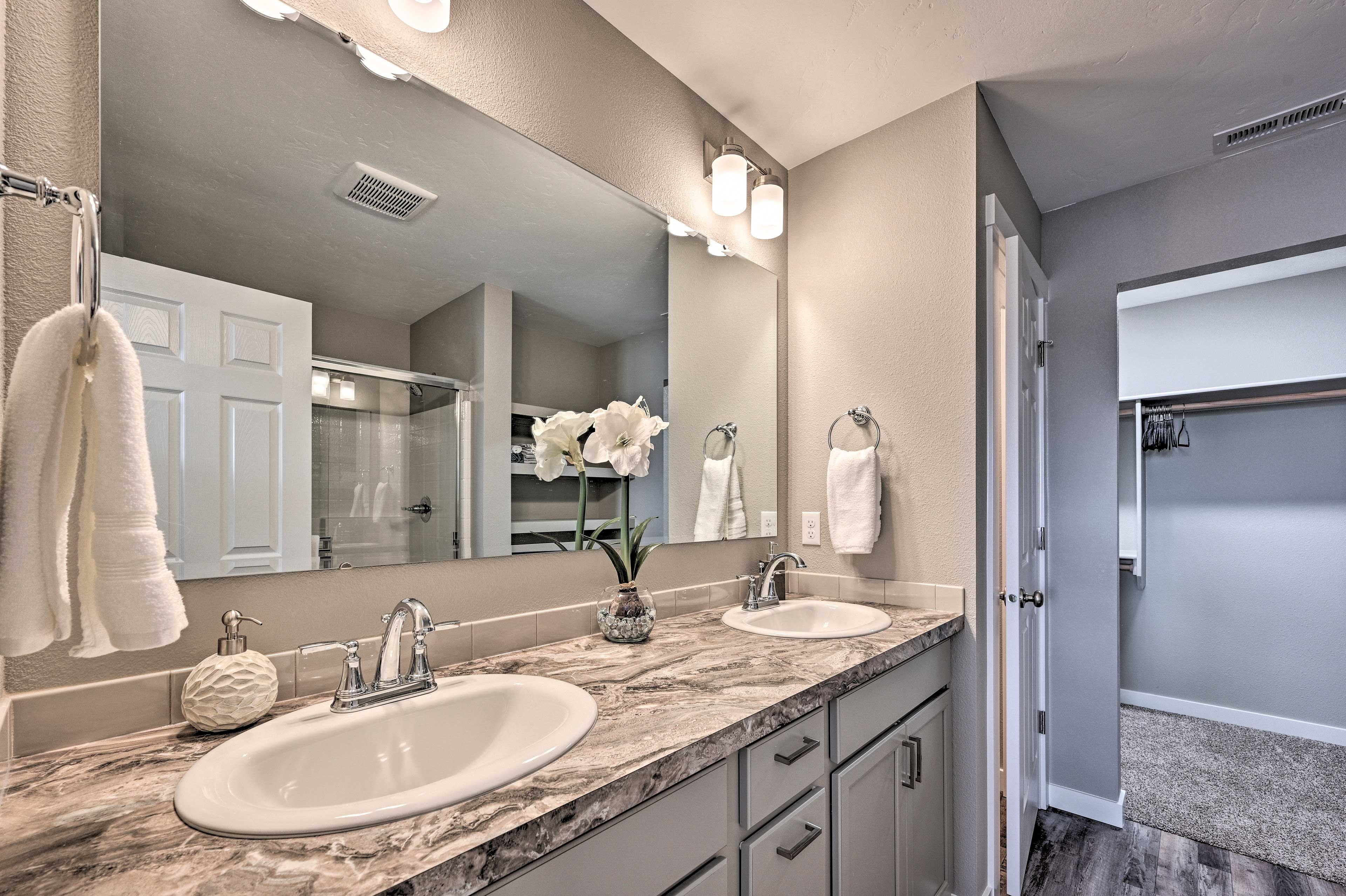 En-Suite Bathroom | Towels Provided | Complimentary Toiletries