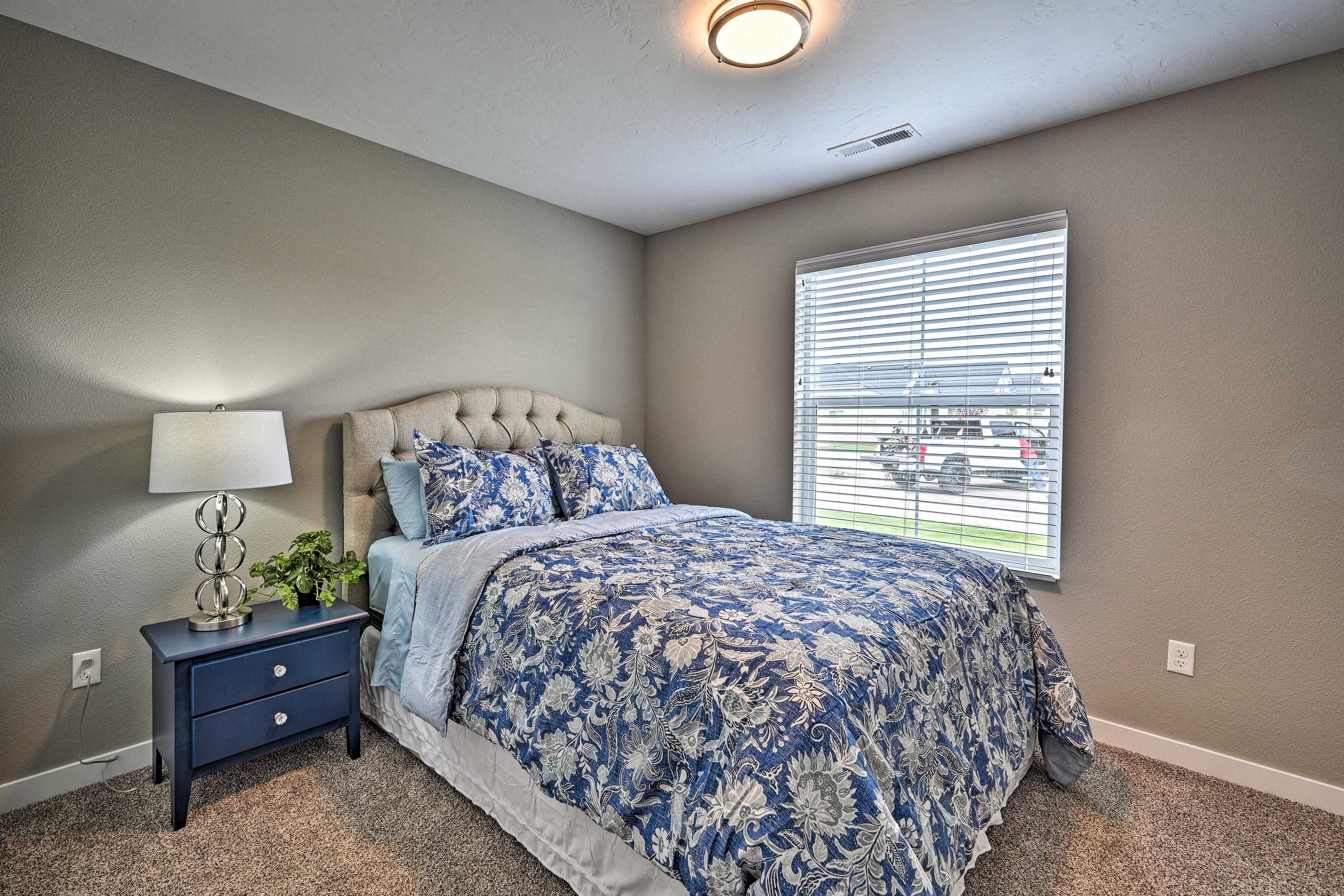 Bedroom 2 | Queen Bed