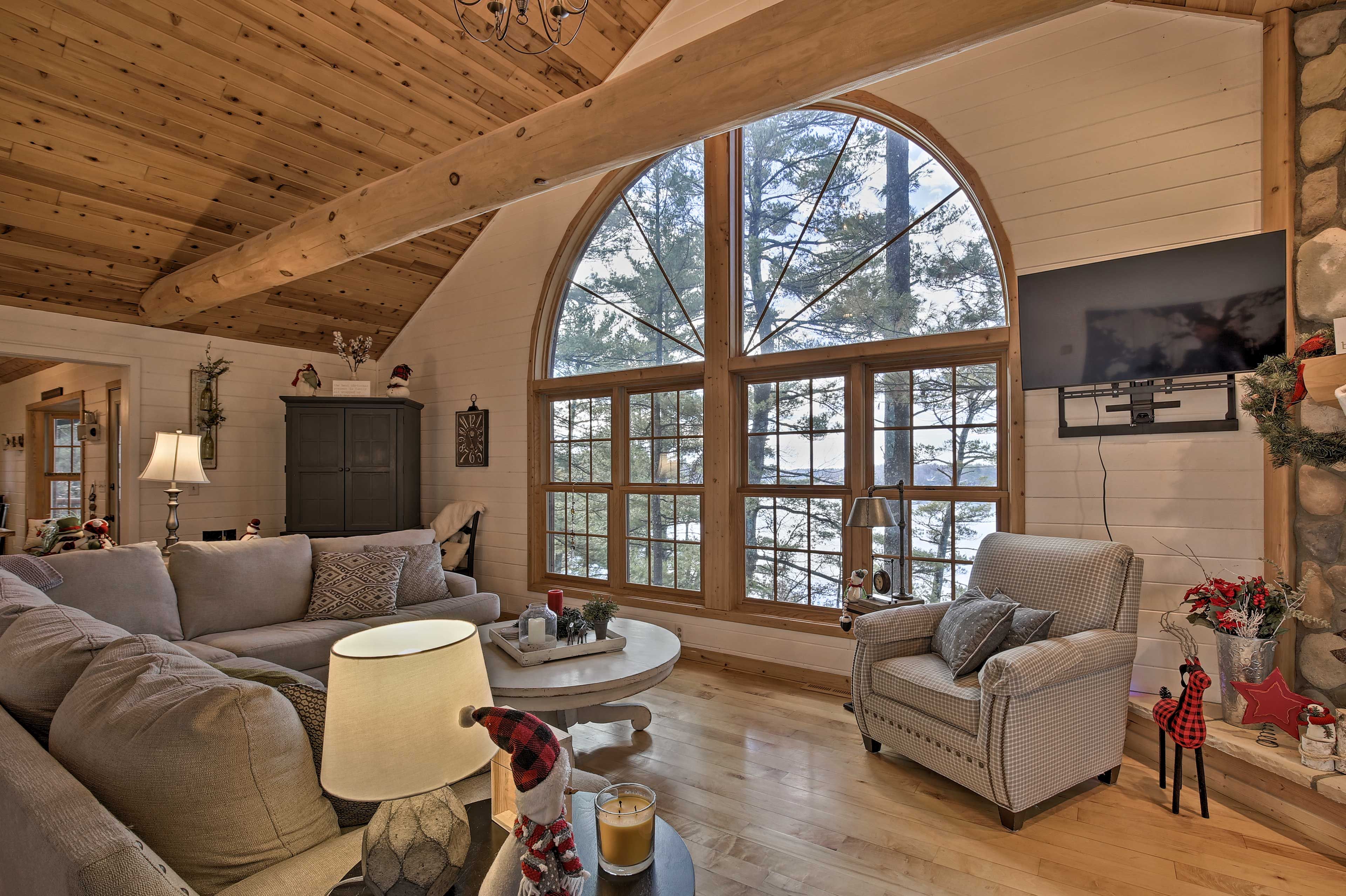 Living Room | Smart TV | Gas Fireplace | Lake Views | 2nd Floor