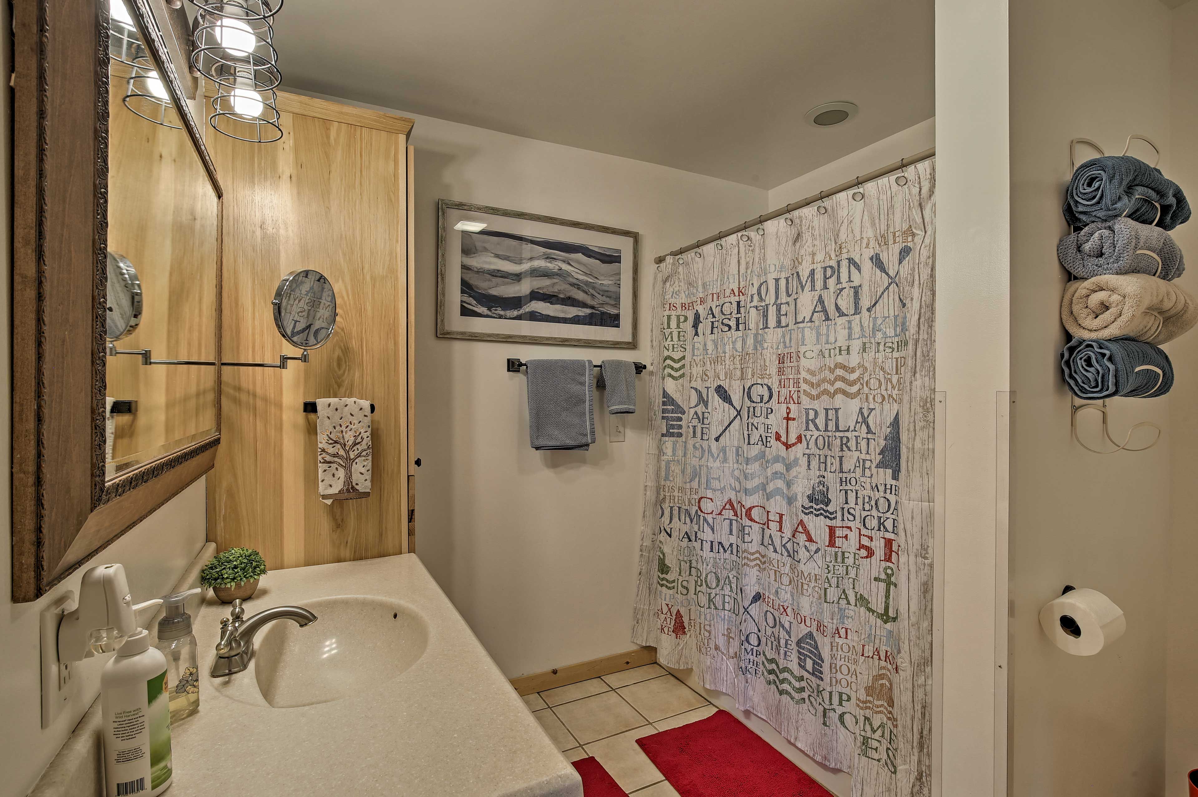 Bathroom 1 | Shower/Tub Combo | 2nd Floor