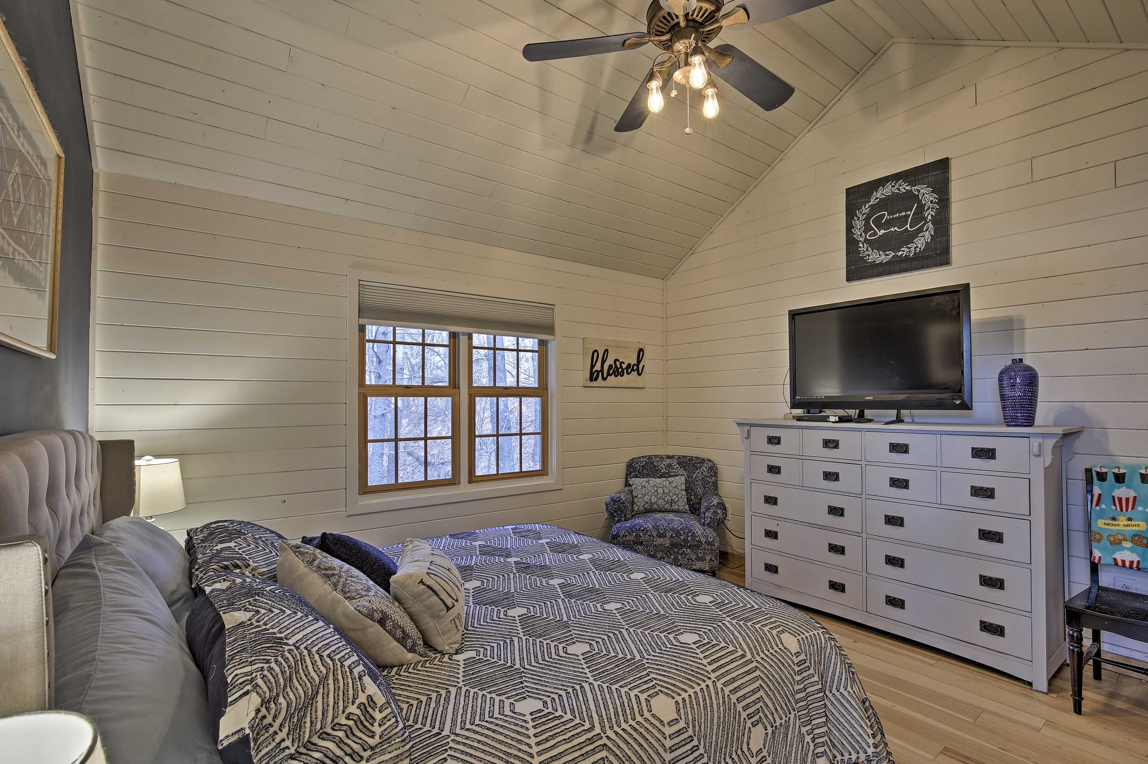 Bedroom 1 | King Bed | Smart TV | 2nd Floor