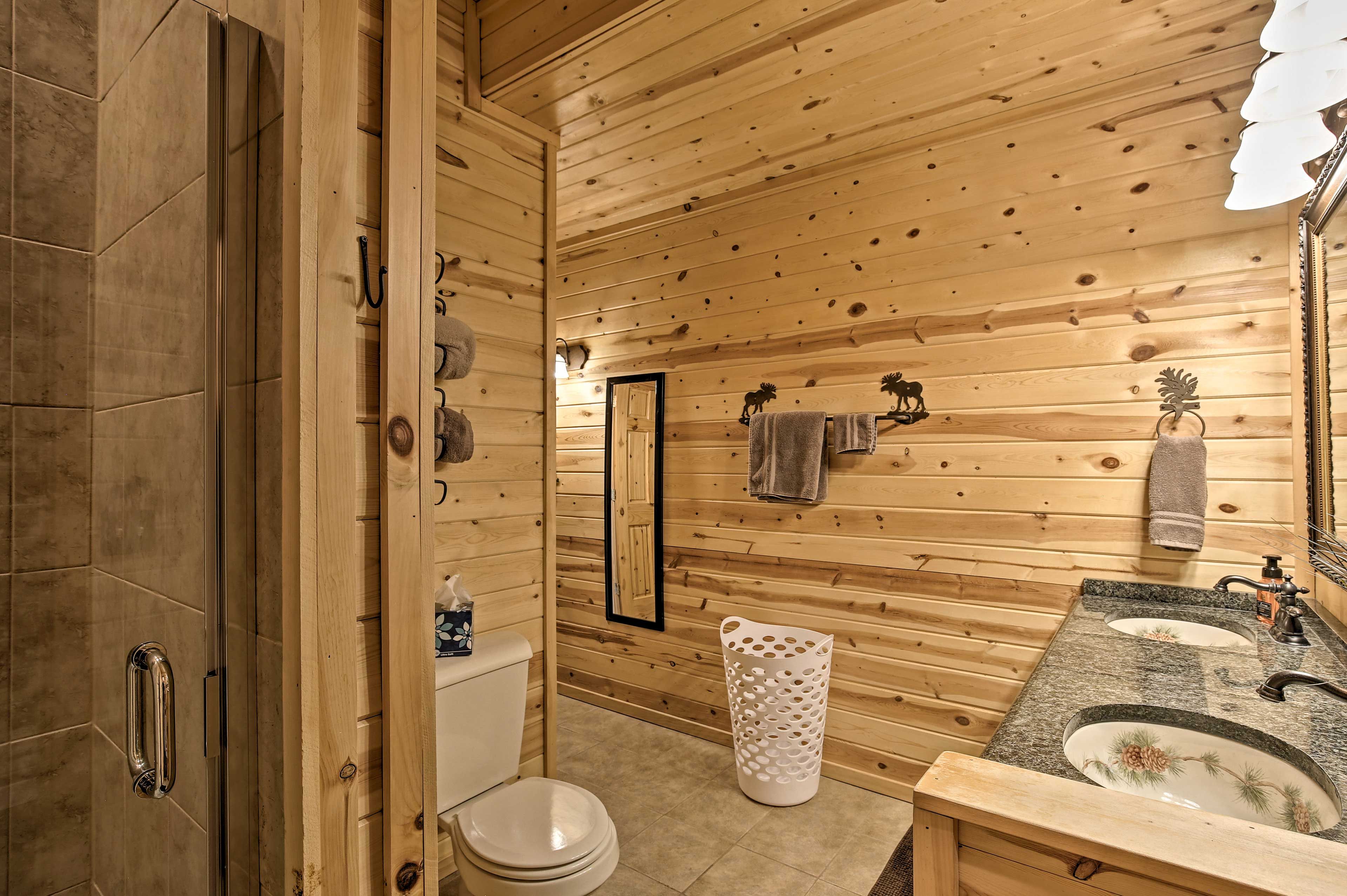 Bathroom 2 | 1st Floor